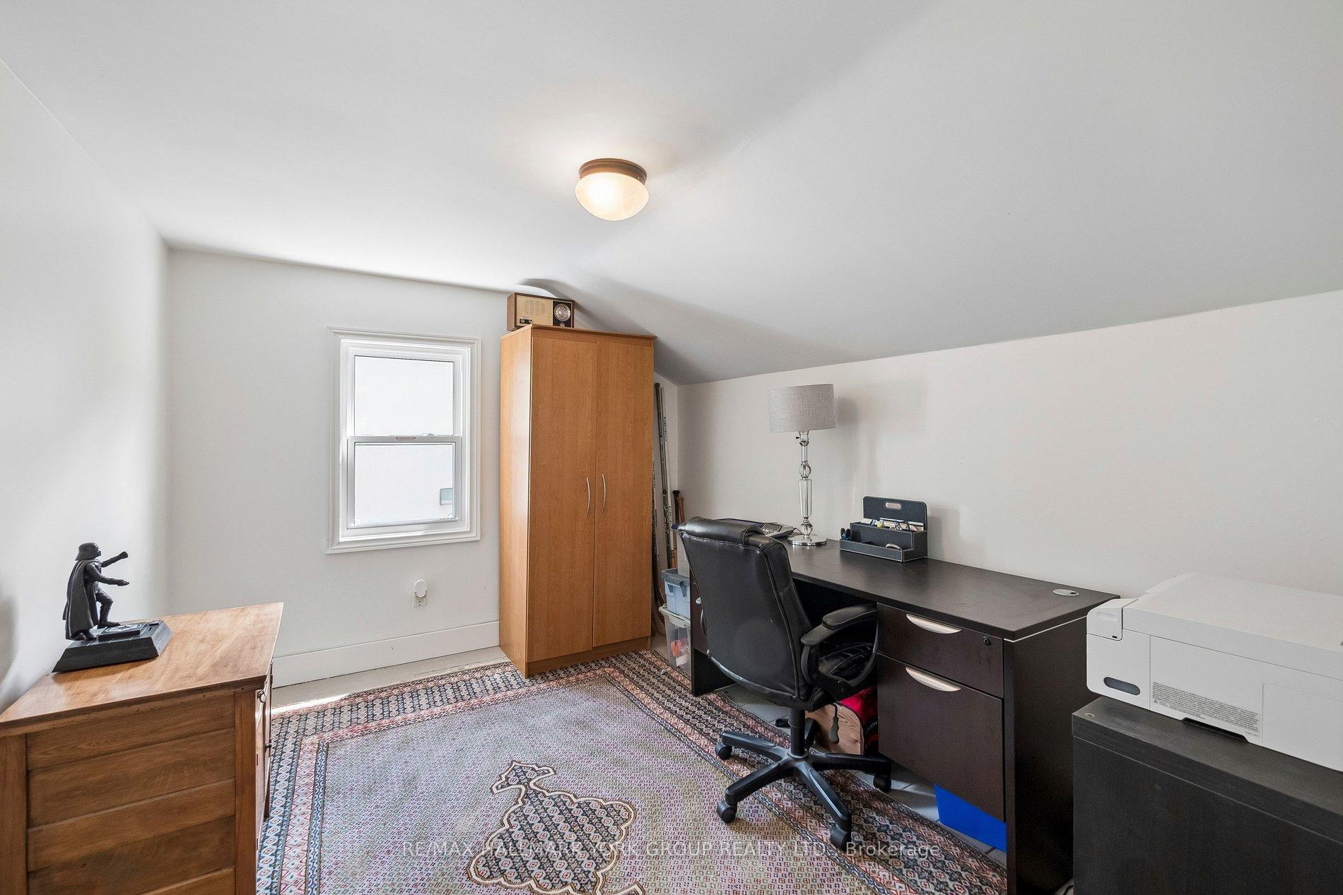Photo 28 of 37 Arnold Crescent, Richmond Hill, Mill Pond — HOMEH