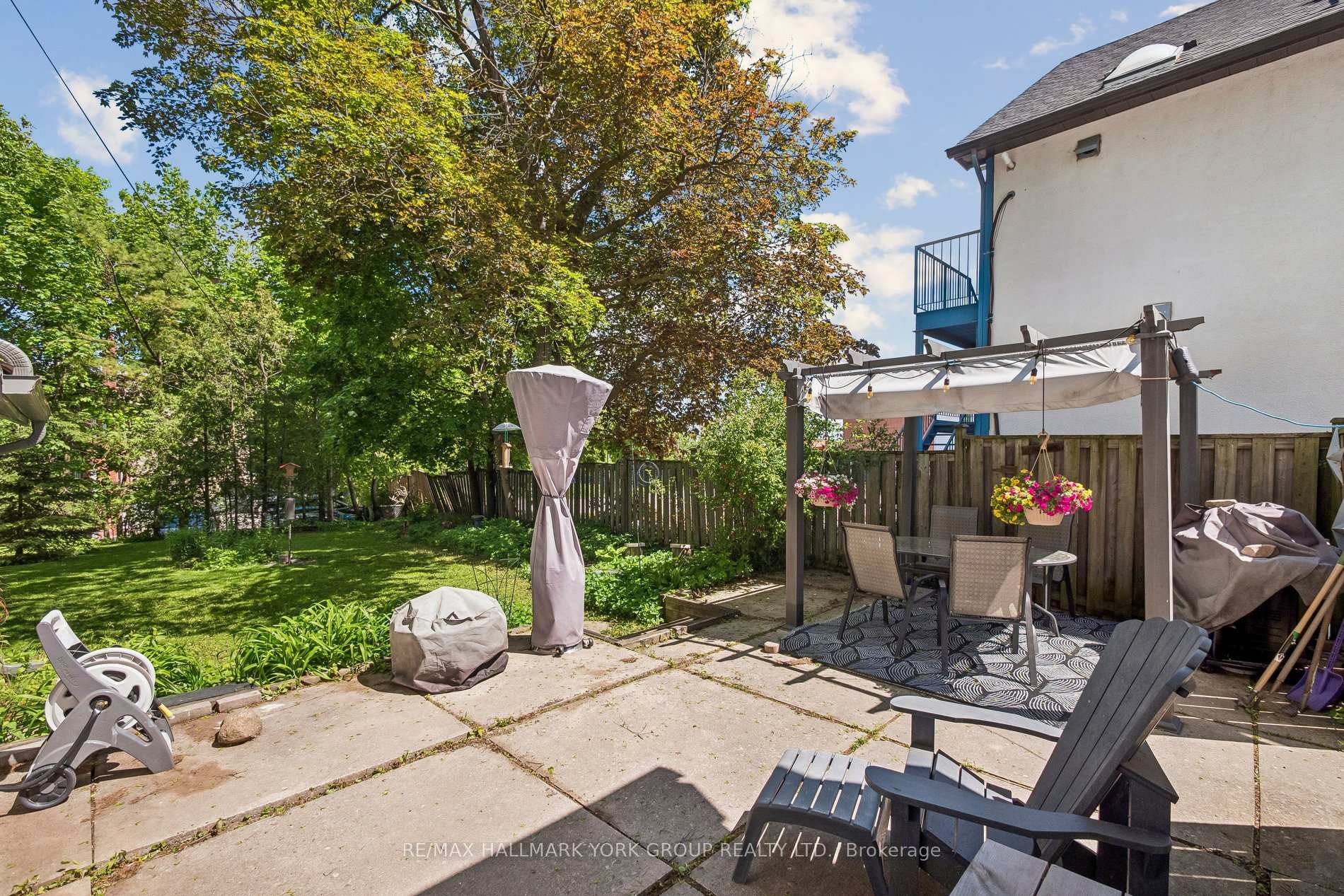Photo 30 of 37 Arnold Crescent, Richmond Hill, Mill Pond — HOMEH