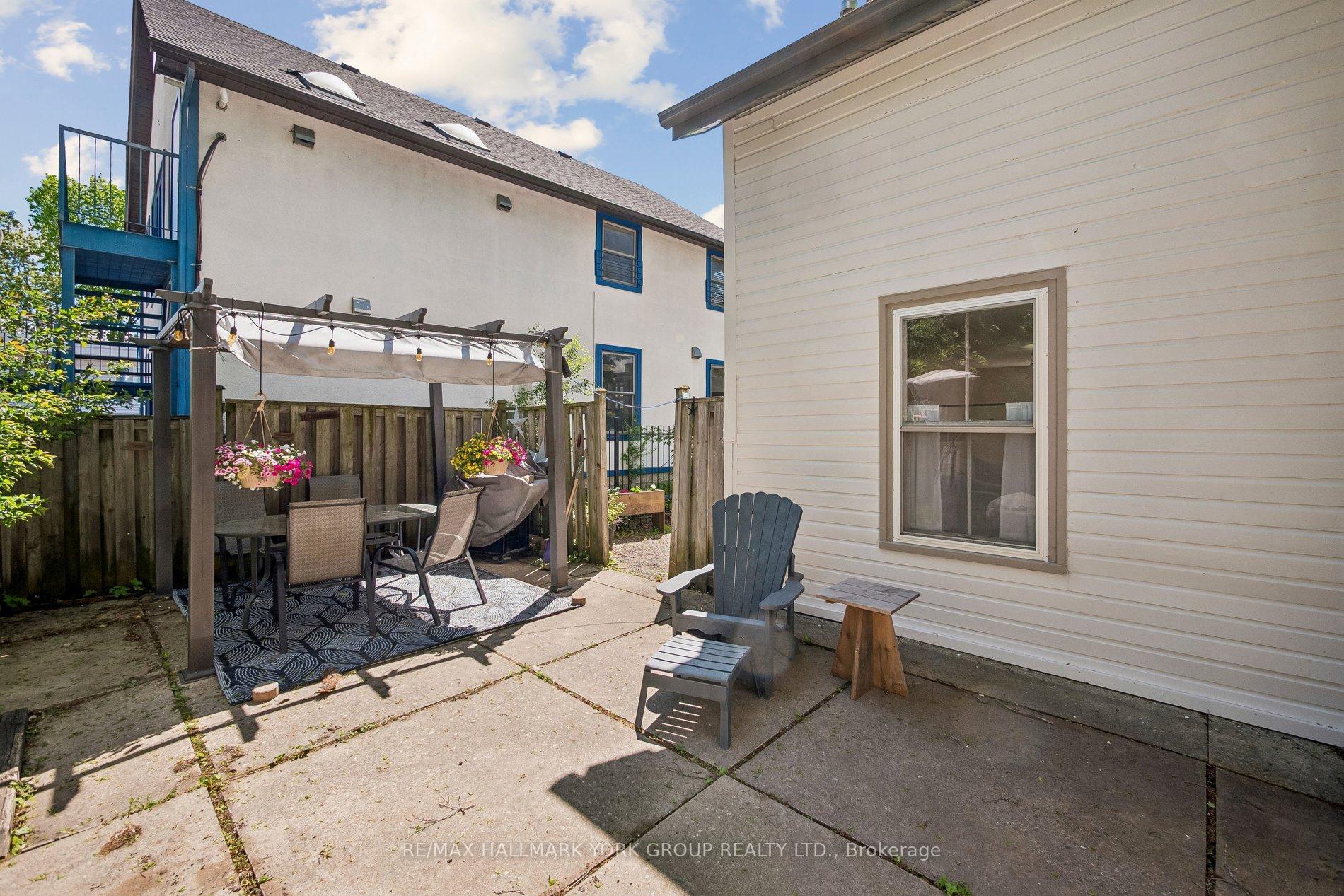 Photo 31 of 37 Arnold Crescent, Richmond Hill, Mill Pond — HOMEH