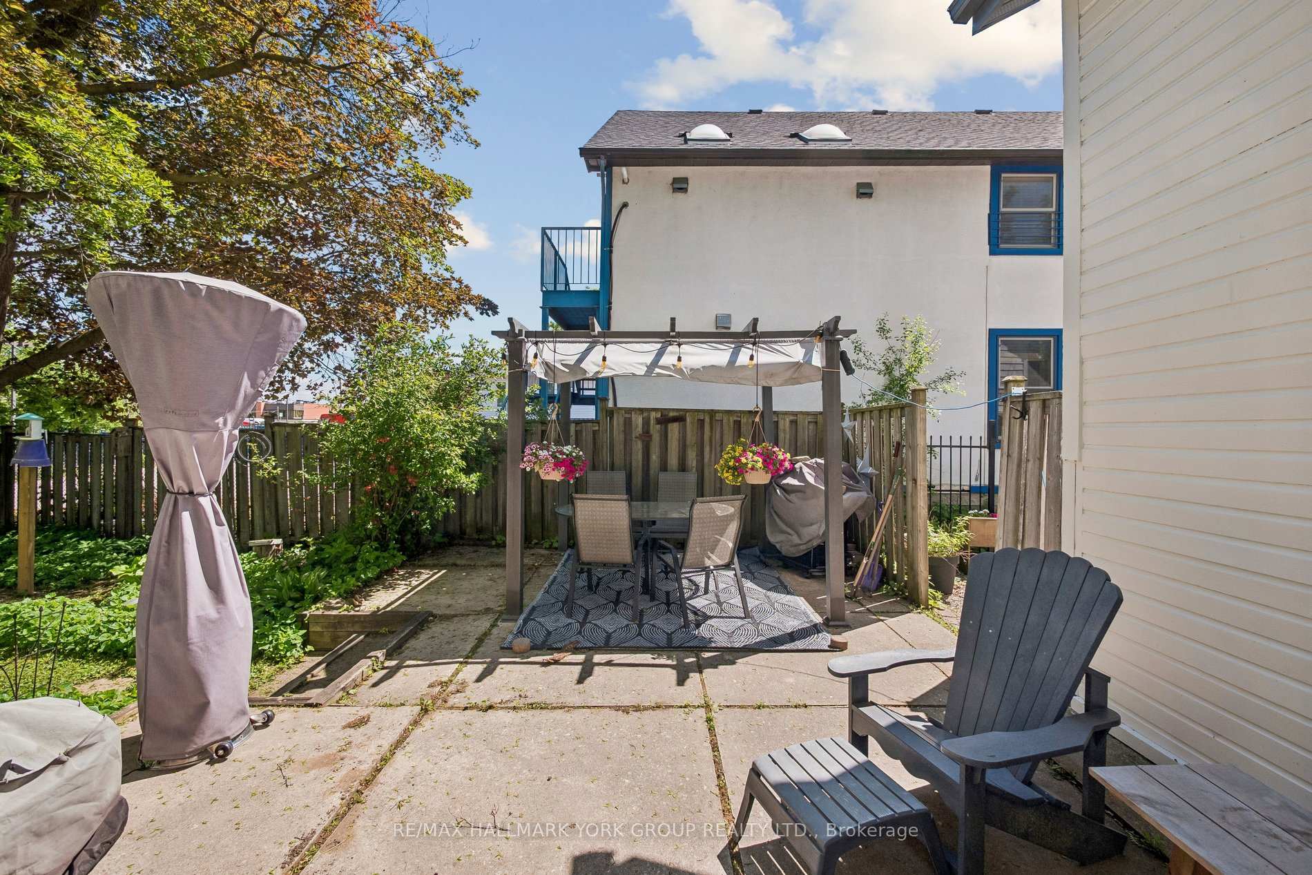Photo 32 of 37 Arnold Crescent, Richmond Hill, Mill Pond — HOMEH