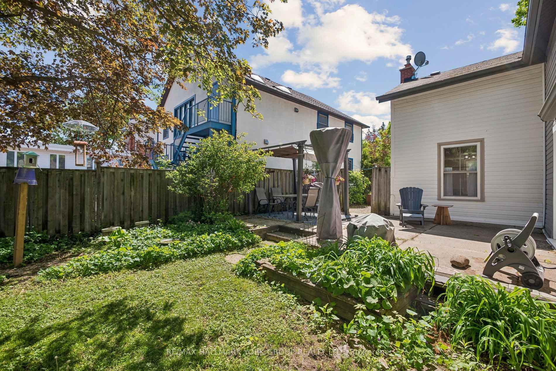 Photo 33 of 37 Arnold Crescent, Richmond Hill, Mill Pond — HOMEH