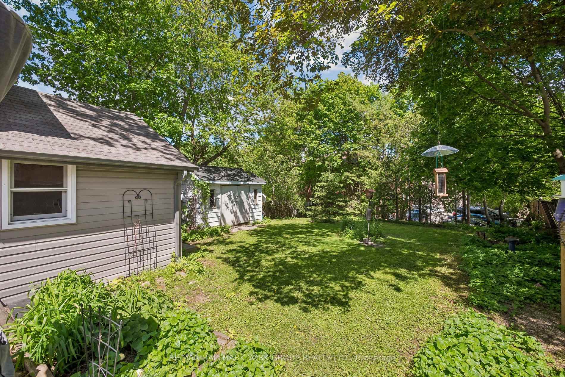 Photo 34 of 37 Arnold Crescent, Richmond Hill, Mill Pond — HOMEH