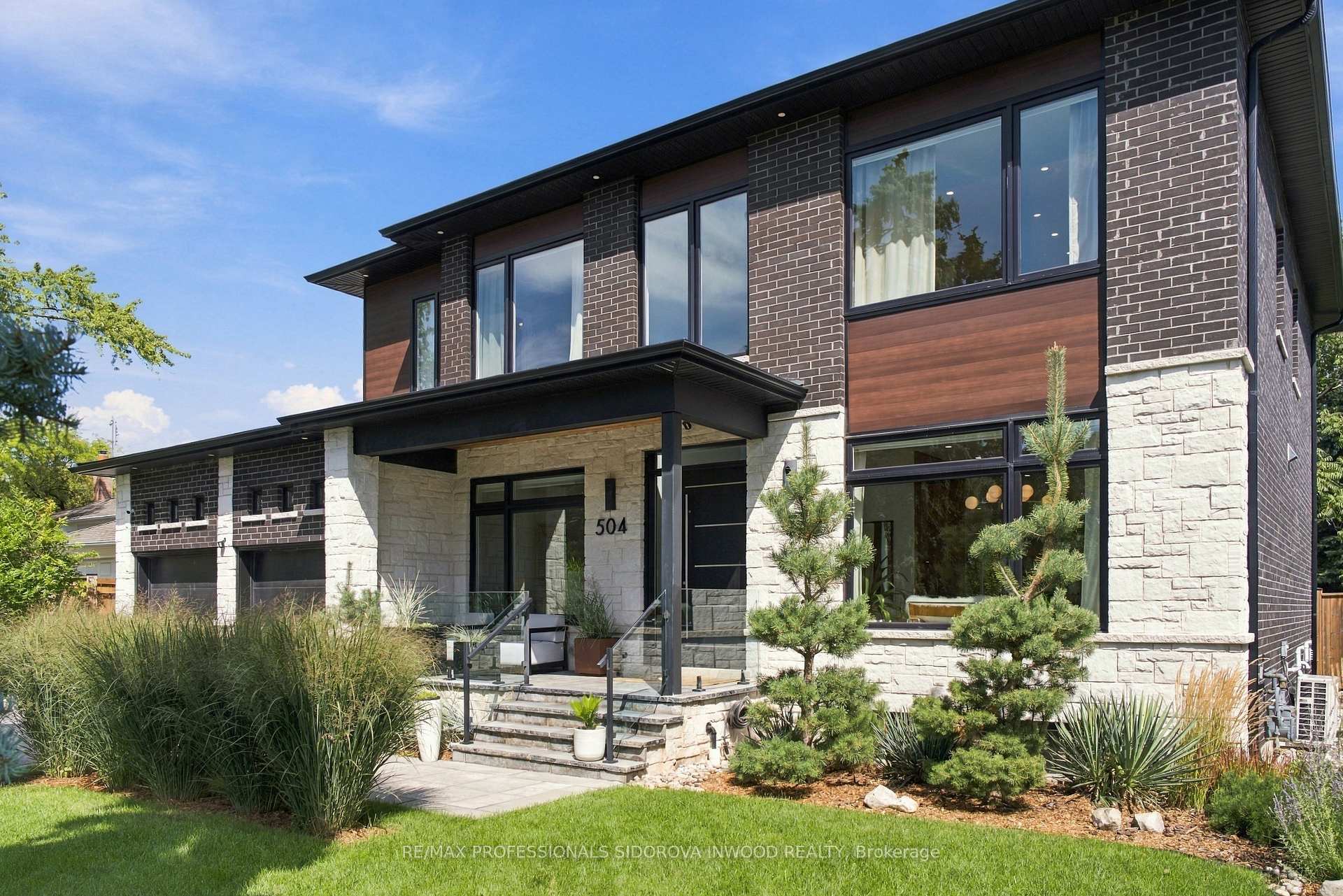 Photo 1 of 504 Sandmere Place, Oakville, West — HOMEH