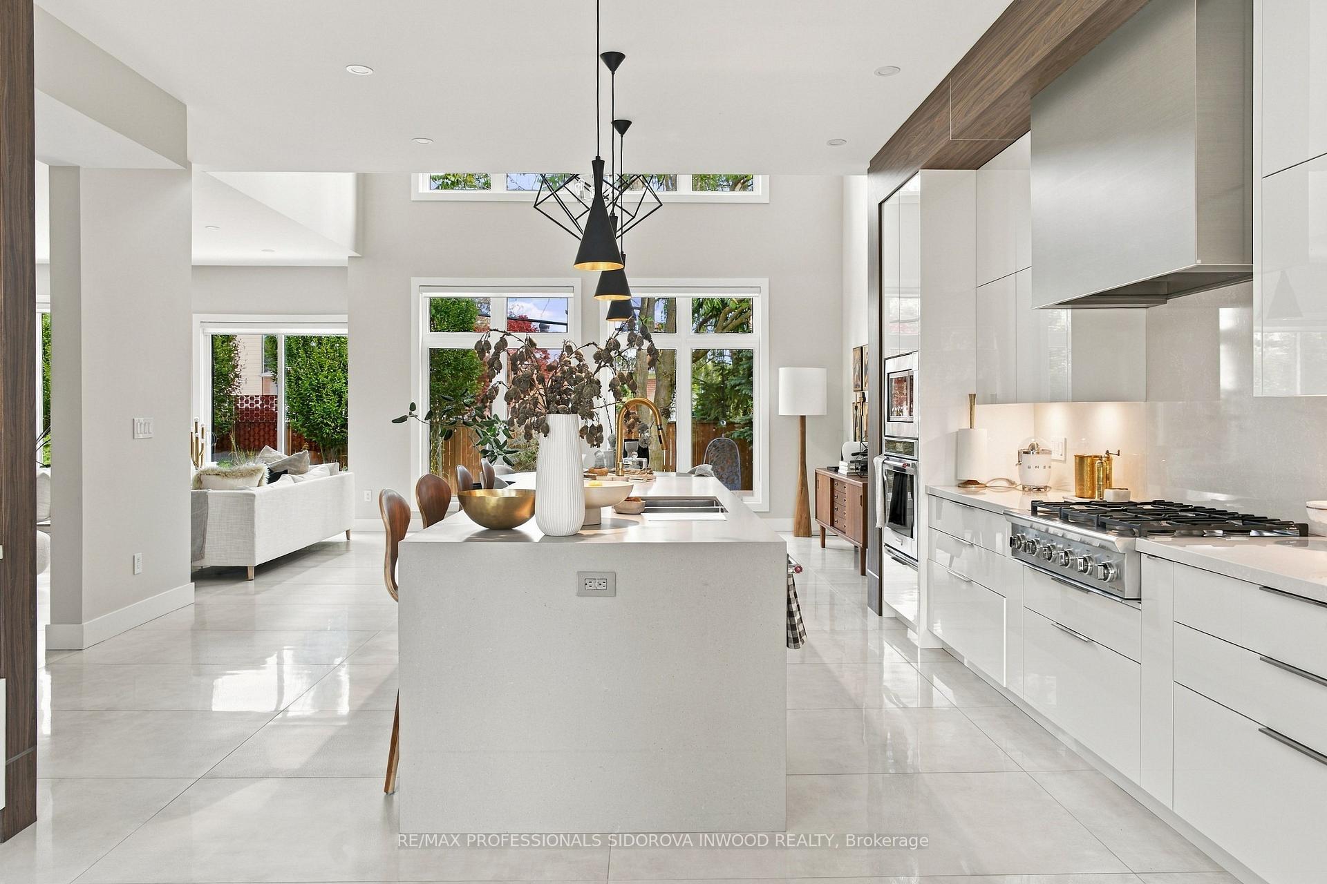 Photo 7 of 504 Sandmere Place, Oakville, West — HOMEH