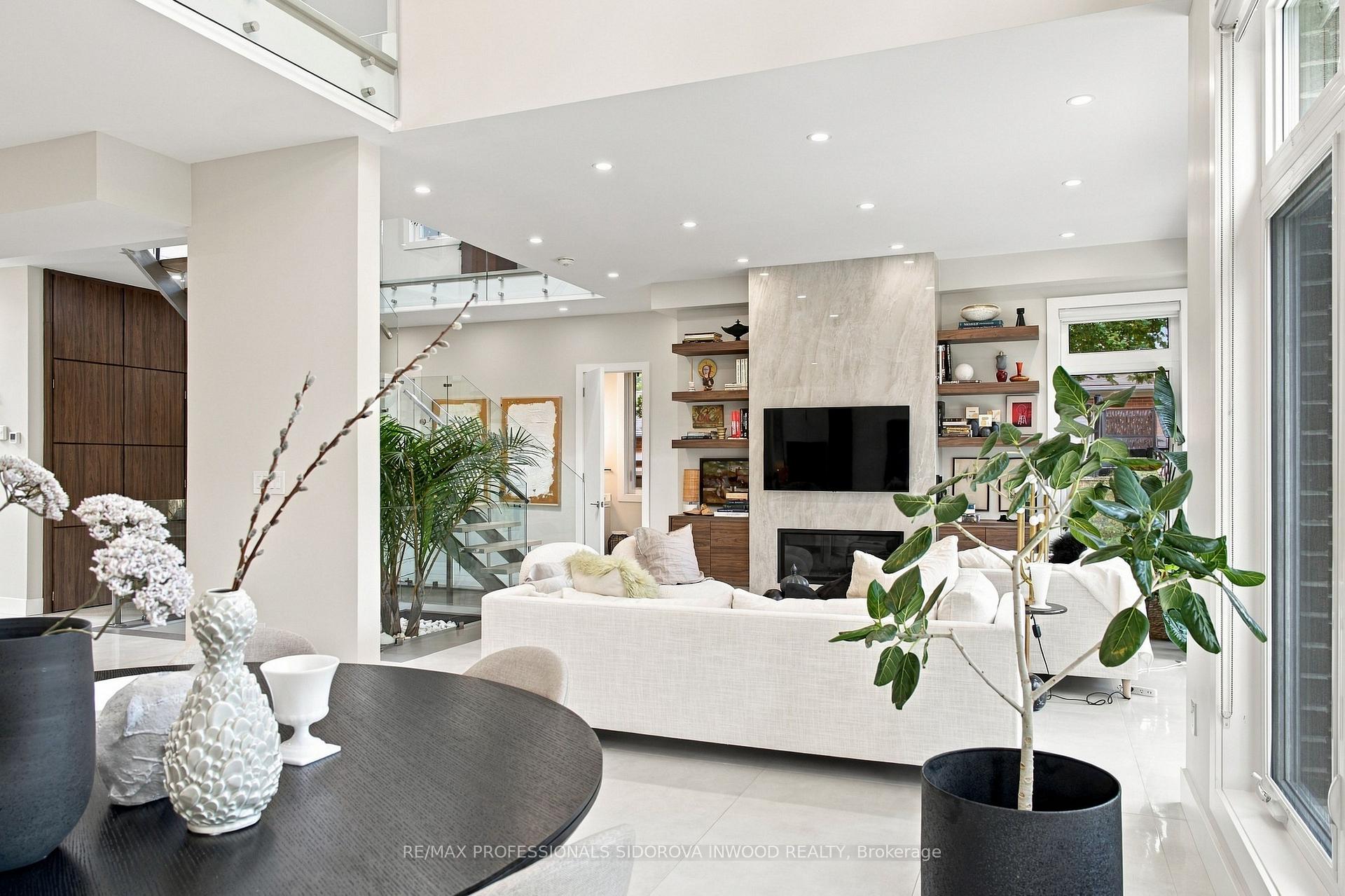 Photo 8 of 504 Sandmere Place, Oakville, West — HOMEH
