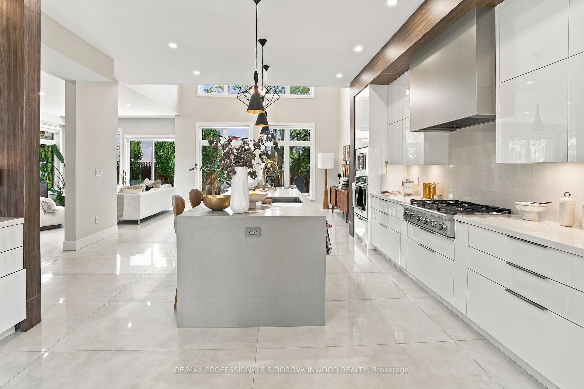 Photo 13 of 504 Sandmere Place, Oakville, West — HOMEH