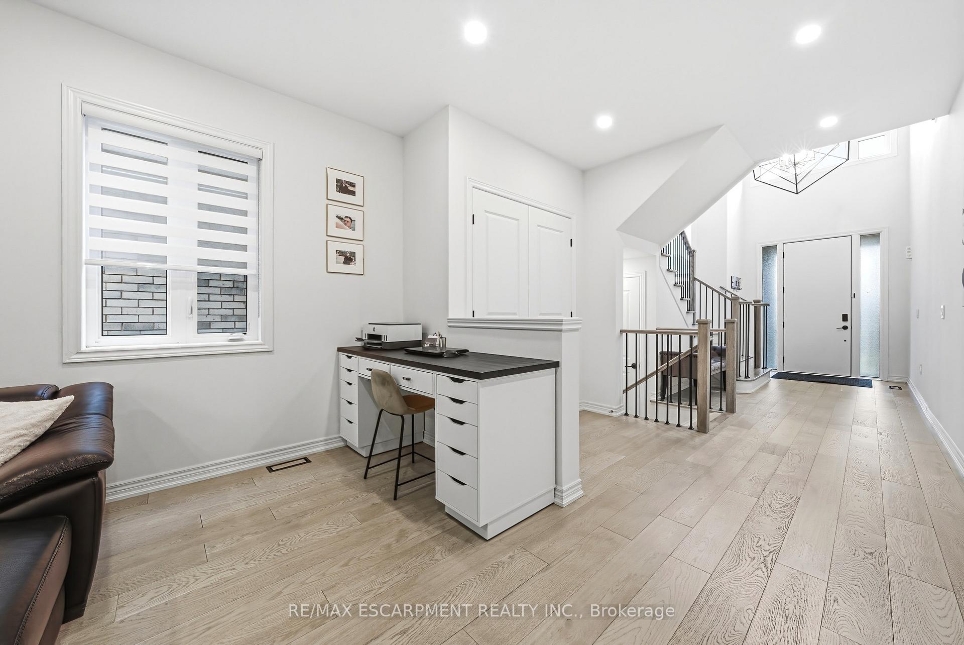Photo 4 of 90 Robertson Road, Hamilton, Meadowlands — HOMEH