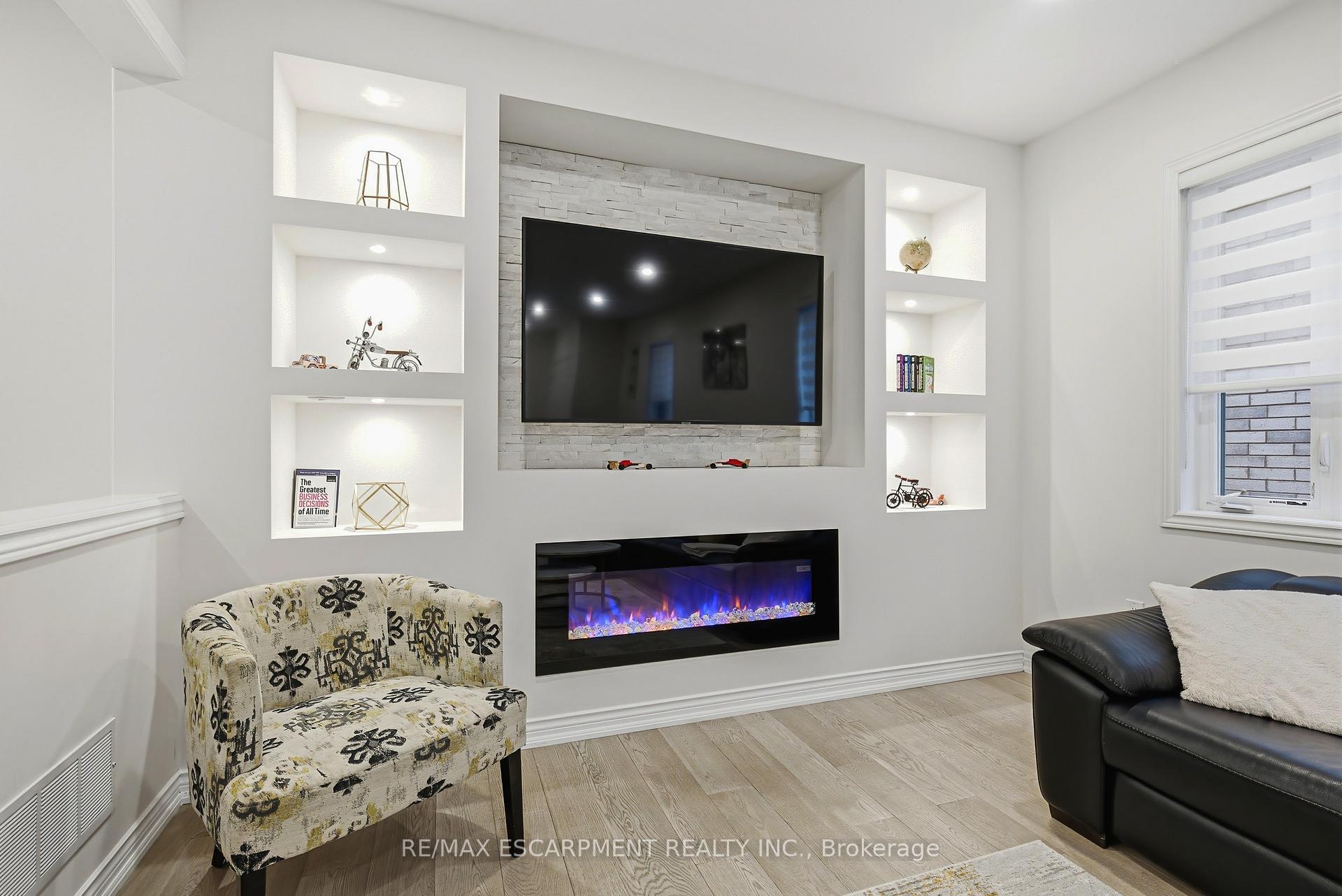 Photo 6 of 90 Robertson Road, Hamilton, Meadowlands — HOMEH