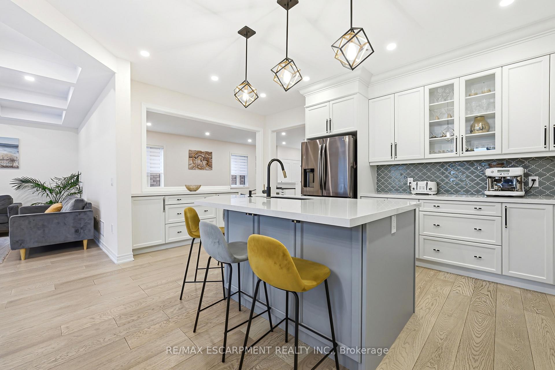Photo 8 of 90 Robertson Road, Hamilton, Meadowlands — HOMEH