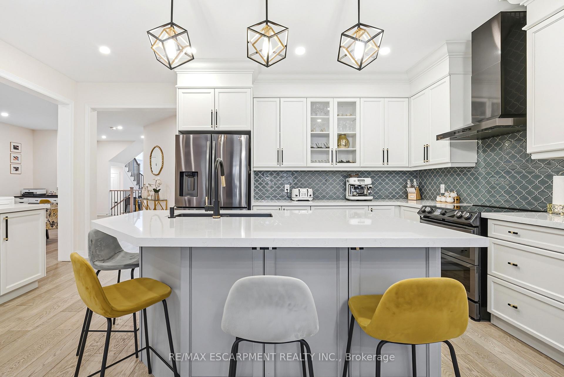 Photo 9 of 90 Robertson Road, Hamilton, Meadowlands — HOMEH