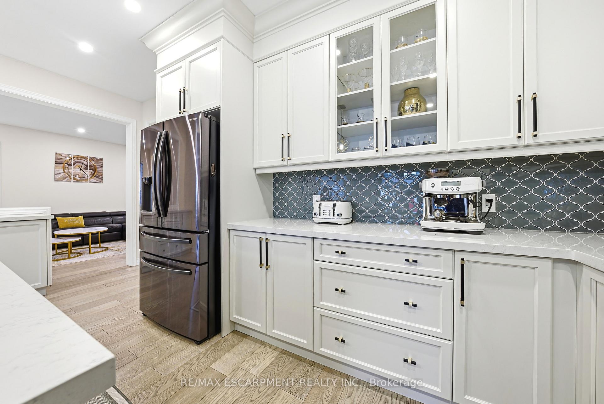 Photo 12 of 90 Robertson Road, Hamilton, Meadowlands — HOMEH
