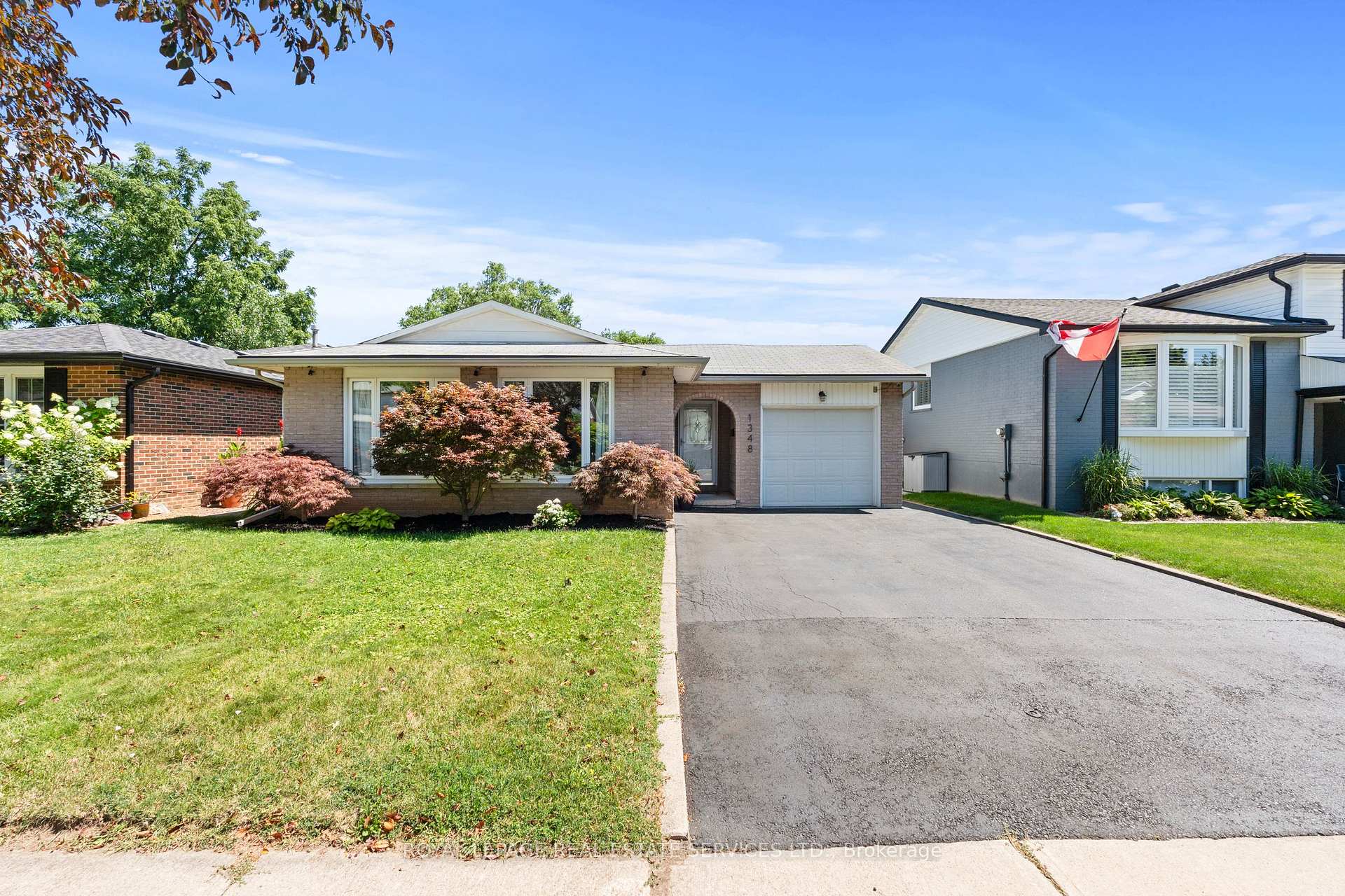 Photo 3 of 1348 Janina Boulevard, Burlington, Tyandaga — HOMEH