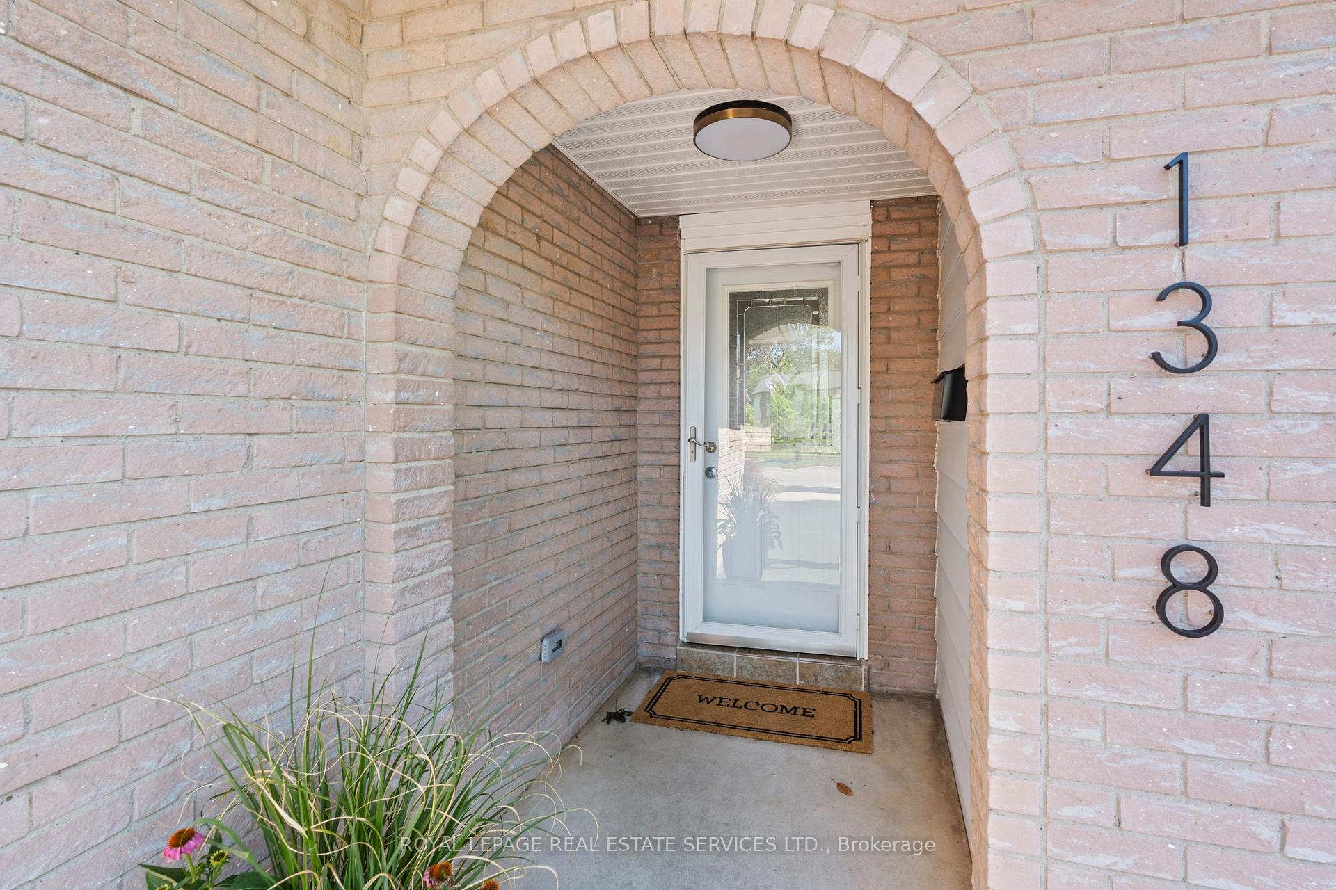 Photo 4 of 1348 Janina Boulevard, Burlington, Tyandaga — HOMEH