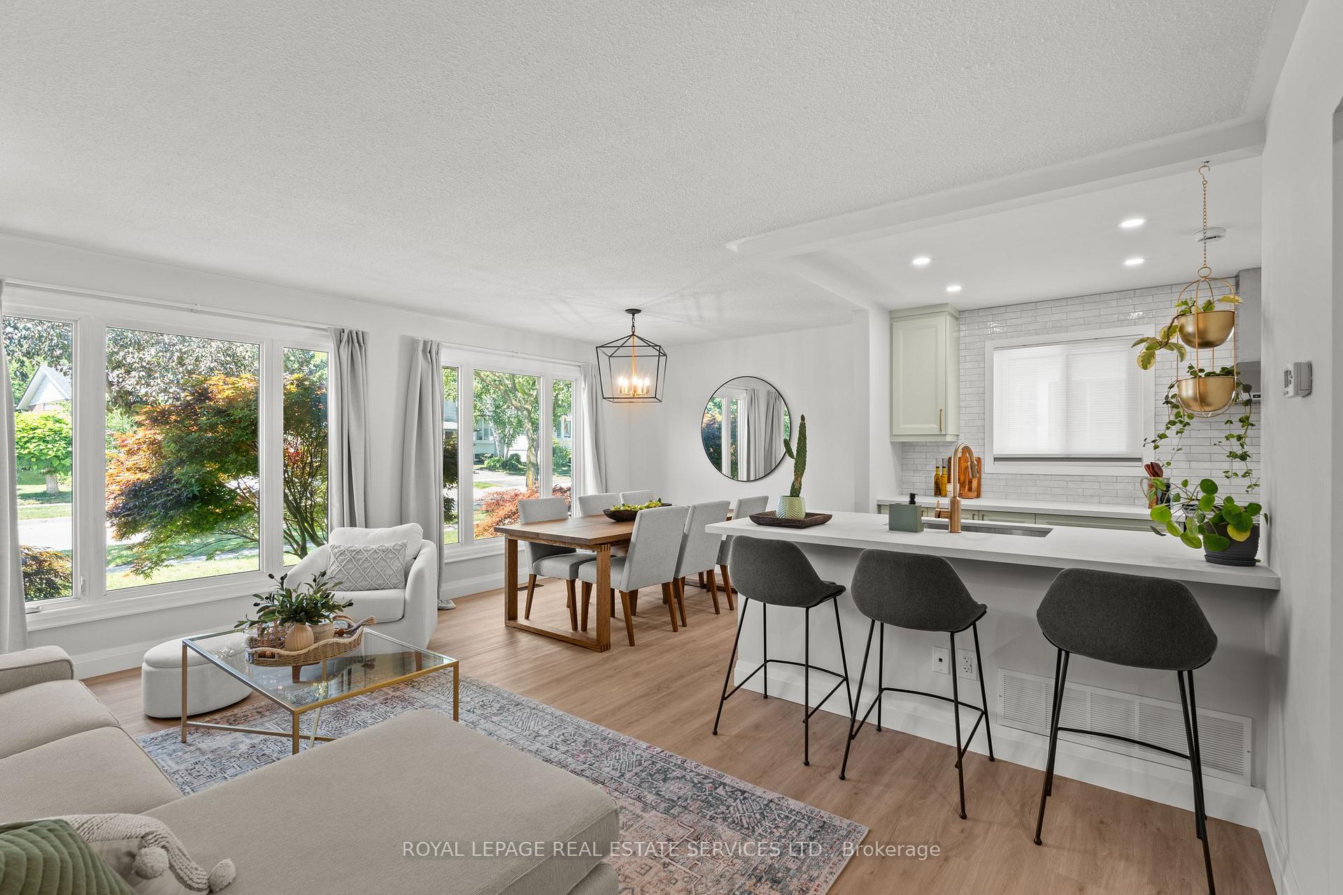 Photo 10 of 1348 Janina Boulevard, Burlington, Tyandaga — HOMEH