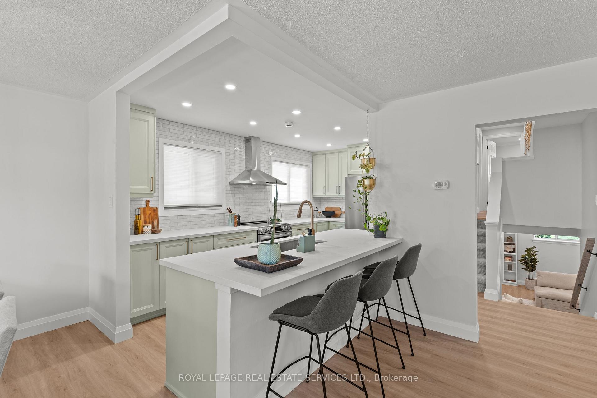 Photo 11 of 1348 Janina Boulevard, Burlington, Tyandaga — HOMEH