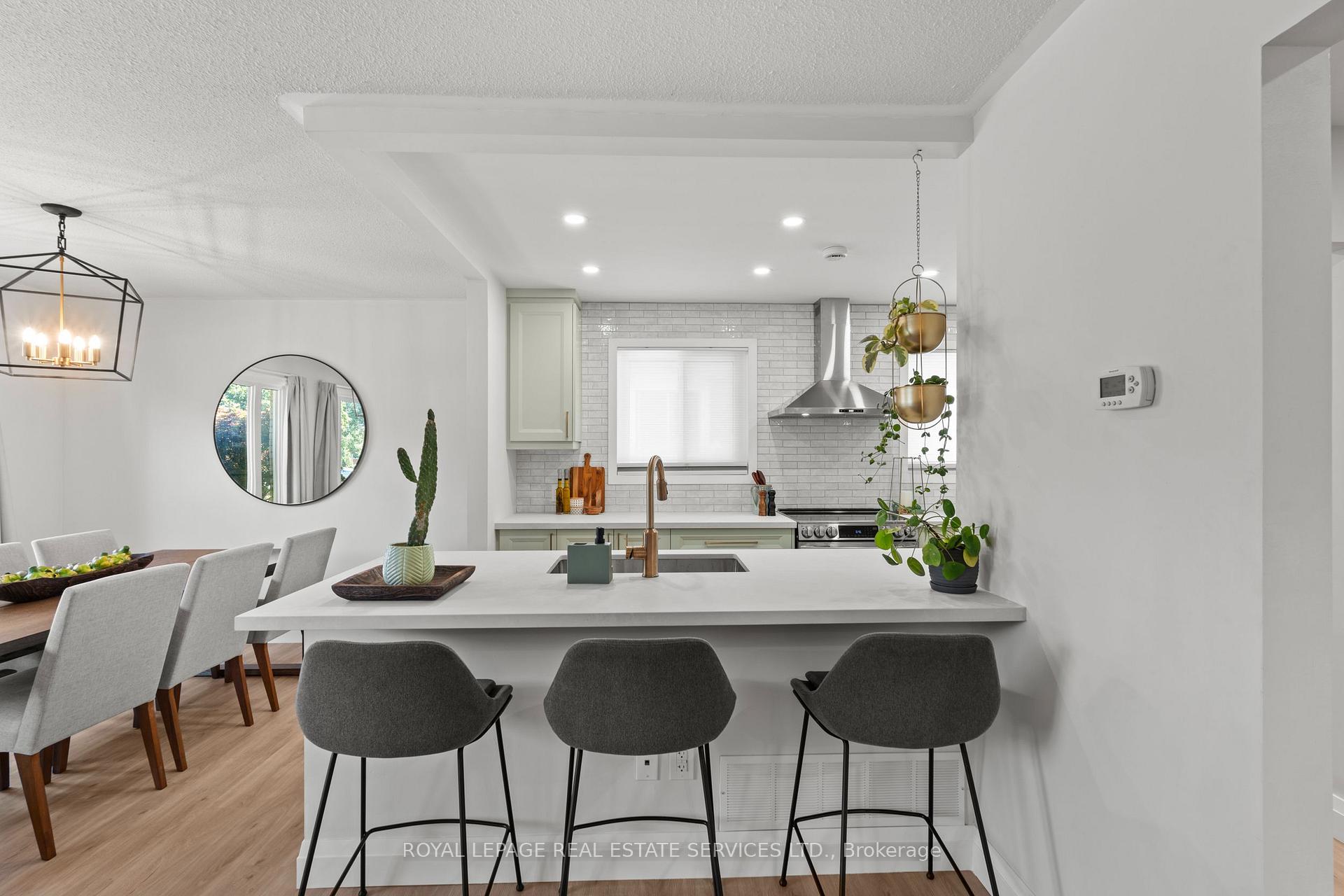 Photo 12 of 1348 Janina Boulevard, Burlington, Tyandaga — HOMEH