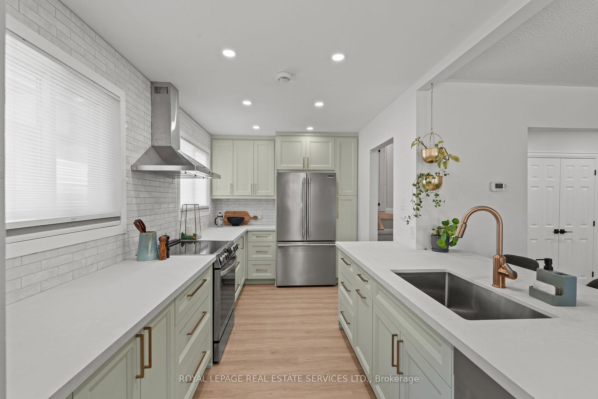 Photo 13 of 1348 Janina Boulevard, Burlington, Tyandaga — HOMEH