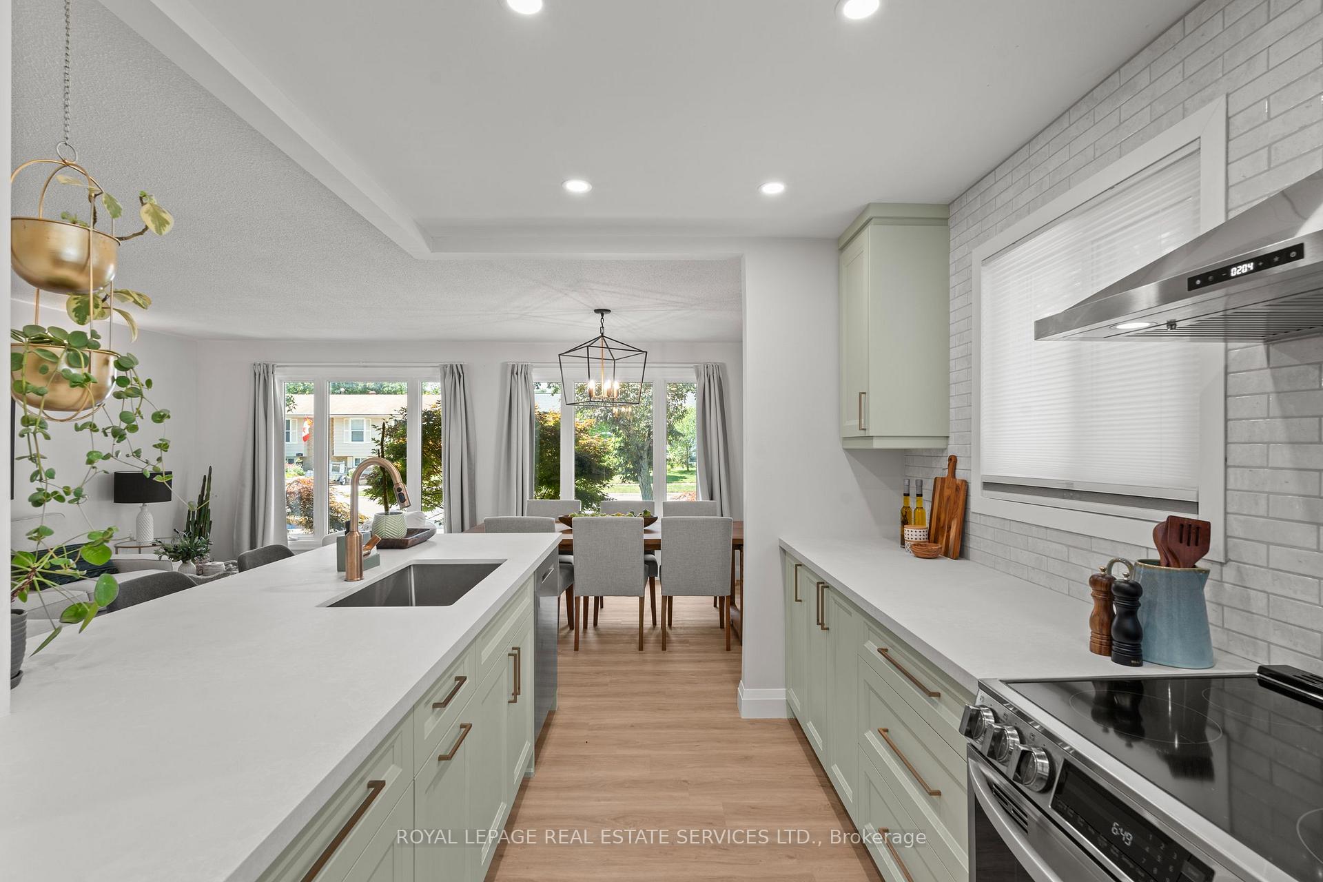 Photo 15 of 1348 Janina Boulevard, Burlington, Tyandaga — HOMEH