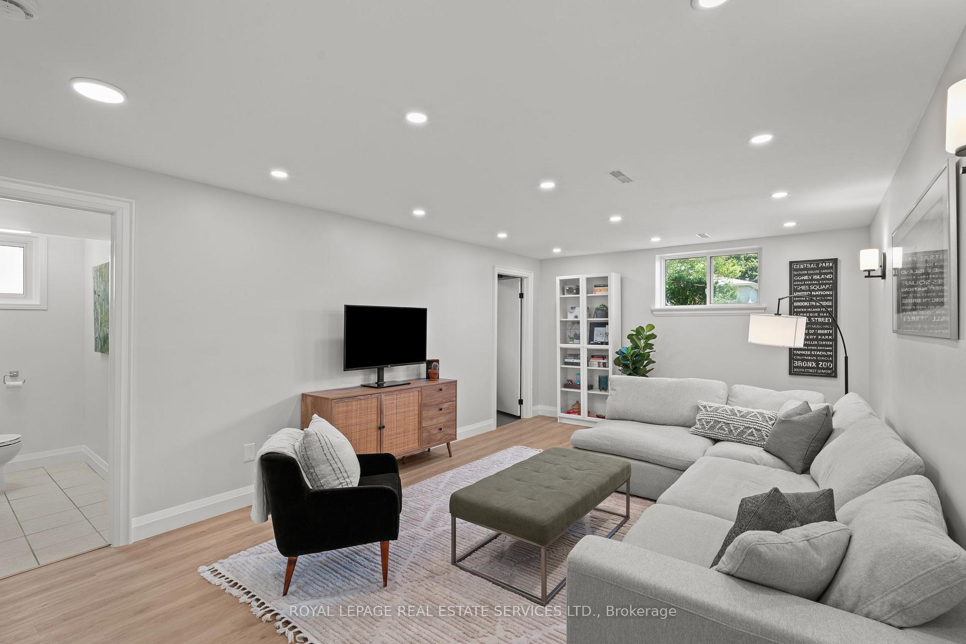 Photo 23 of 1348 Janina Boulevard, Burlington, Tyandaga — HOMEH