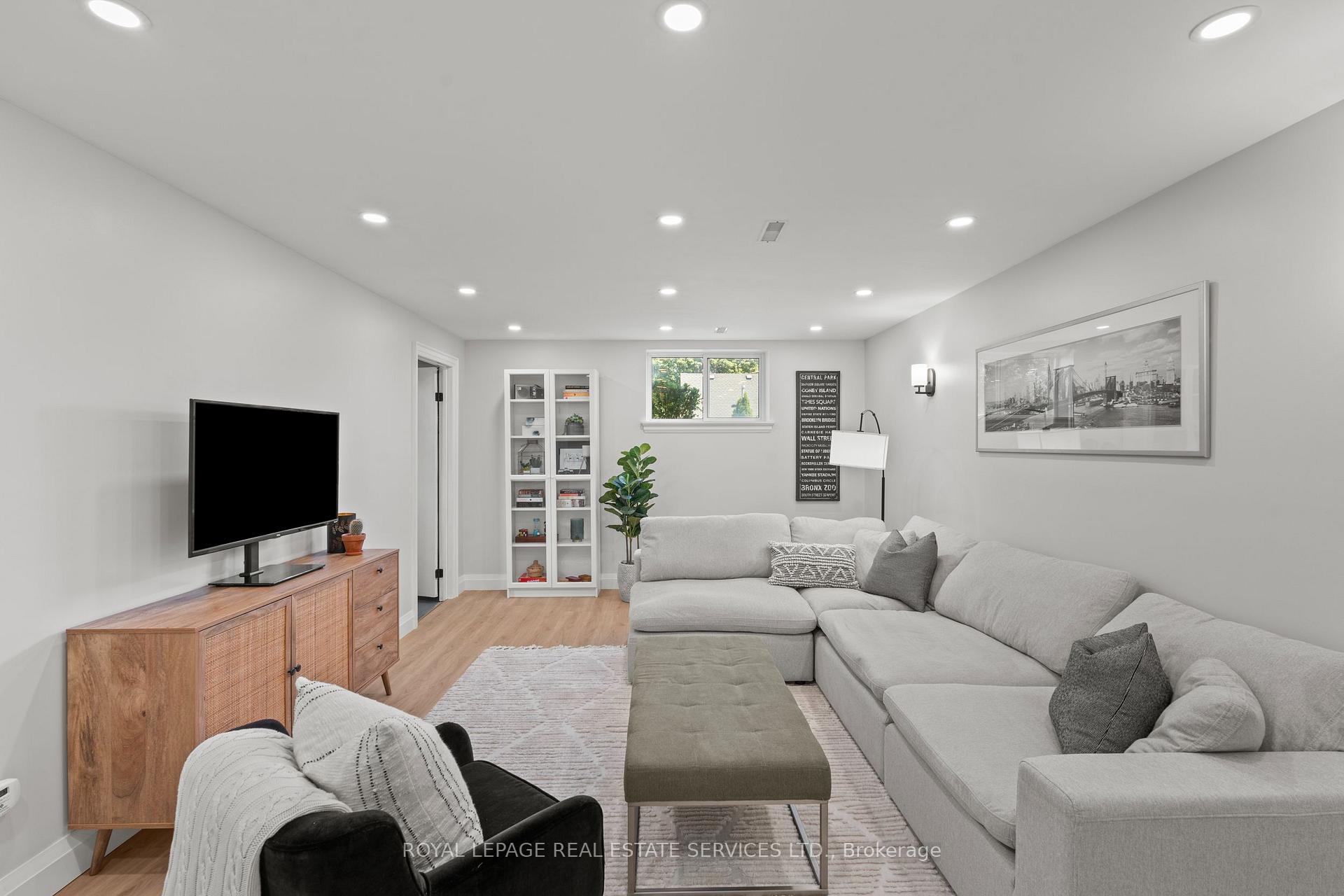 Photo 24 of 1348 Janina Boulevard, Burlington, Tyandaga — HOMEH