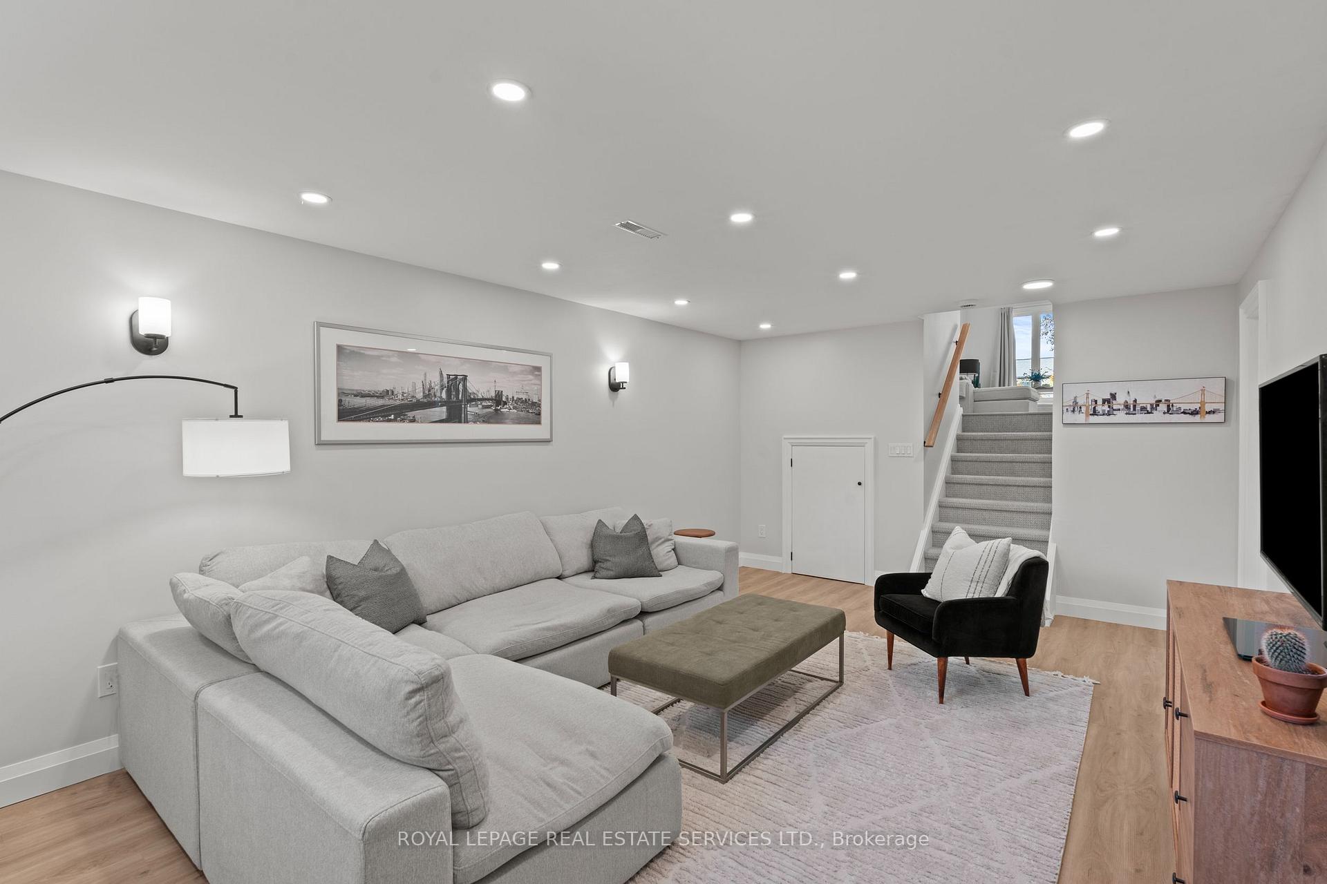 Photo 25 of 1348 Janina Boulevard, Burlington, Tyandaga — HOMEH