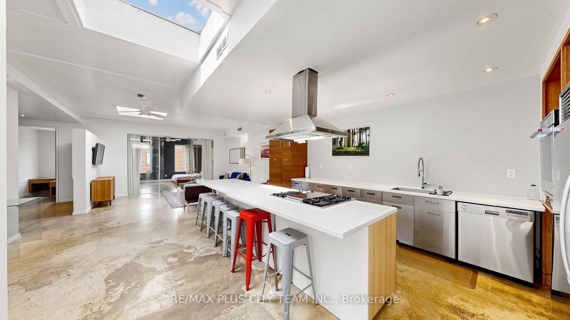 Photo 5 of Unit 1, 25R Atlantic Avenue, Toronto, Niagara — HOMEH