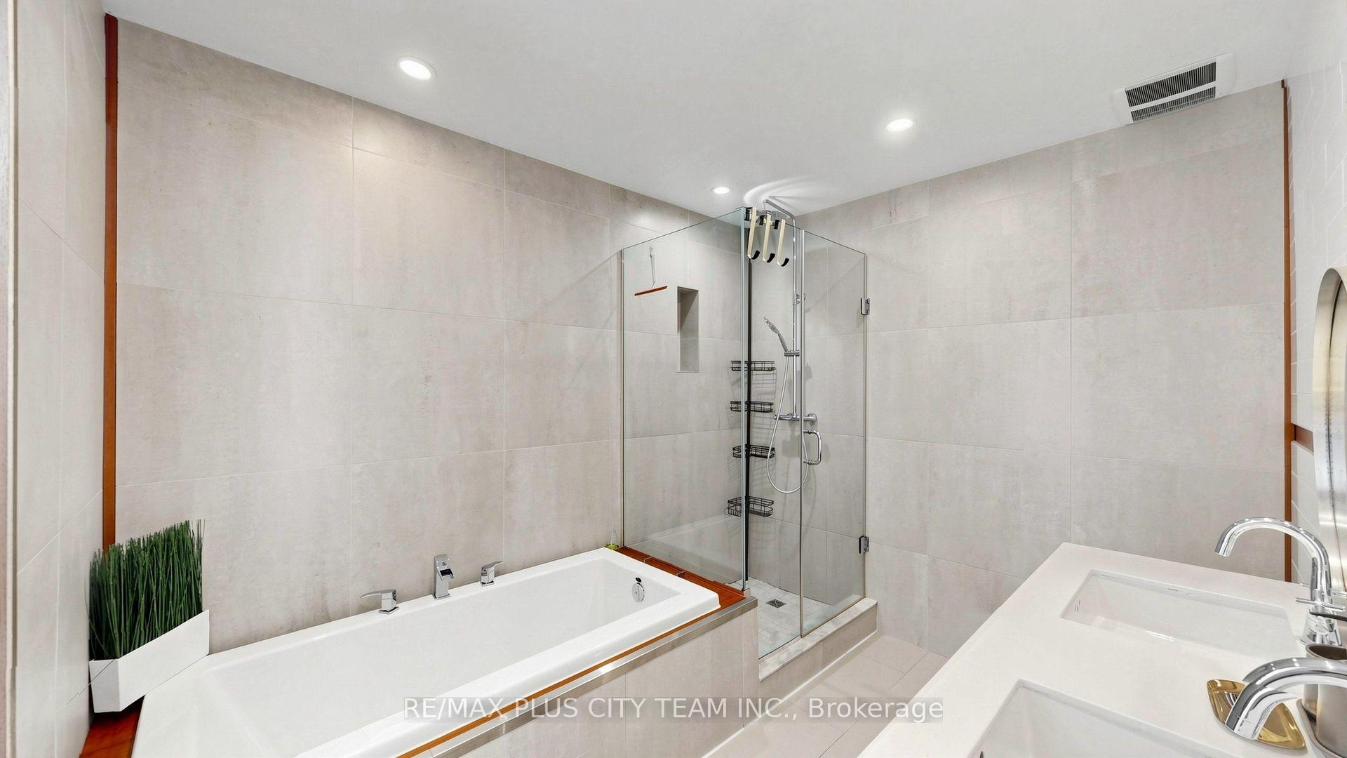 Photo 18 of Unit 1, 25R Atlantic Avenue, Toronto, Niagara — HOMEH