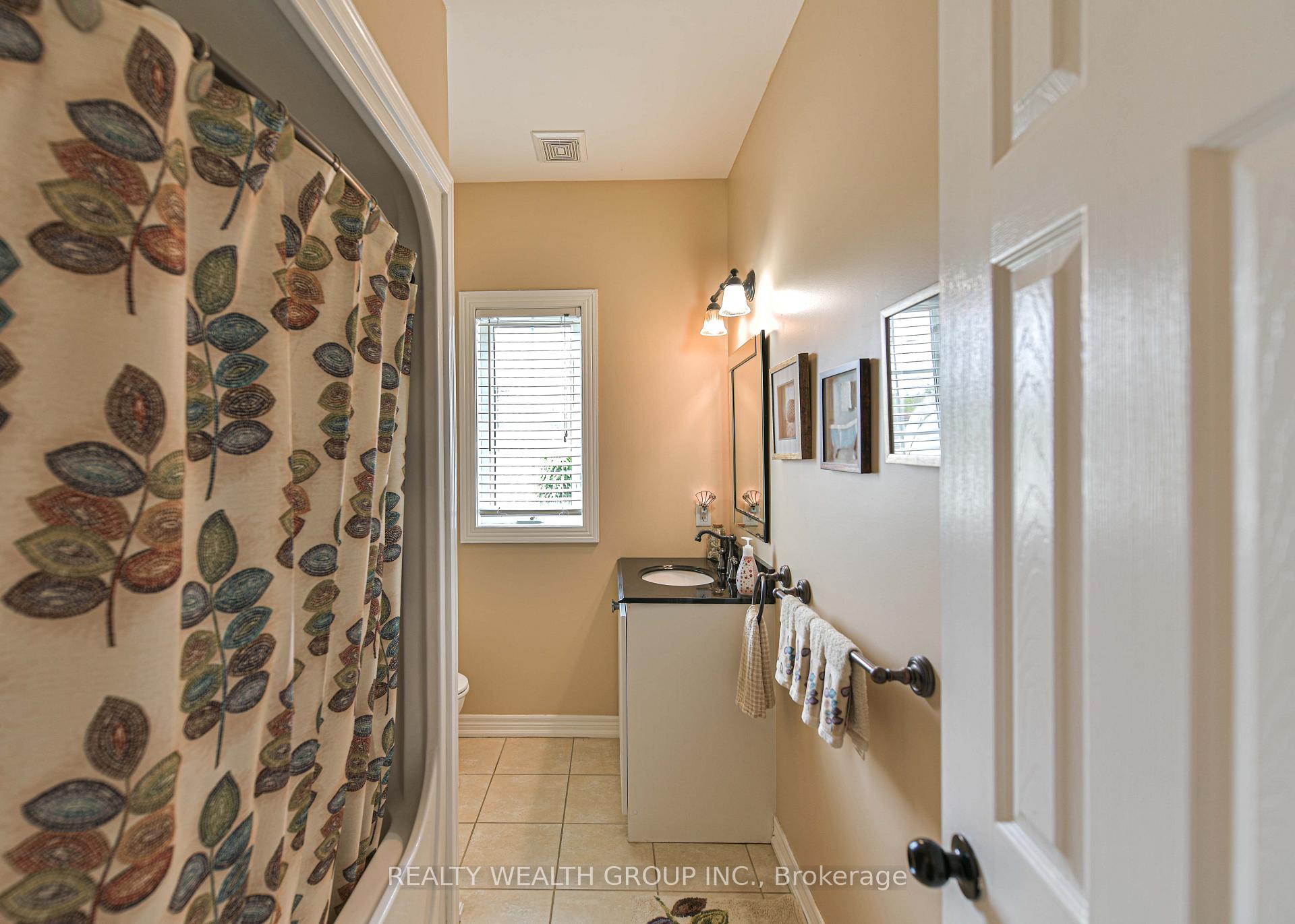 Photo 24 of 1050 Gardner Place, Innisfil, Gilford — HOMEH