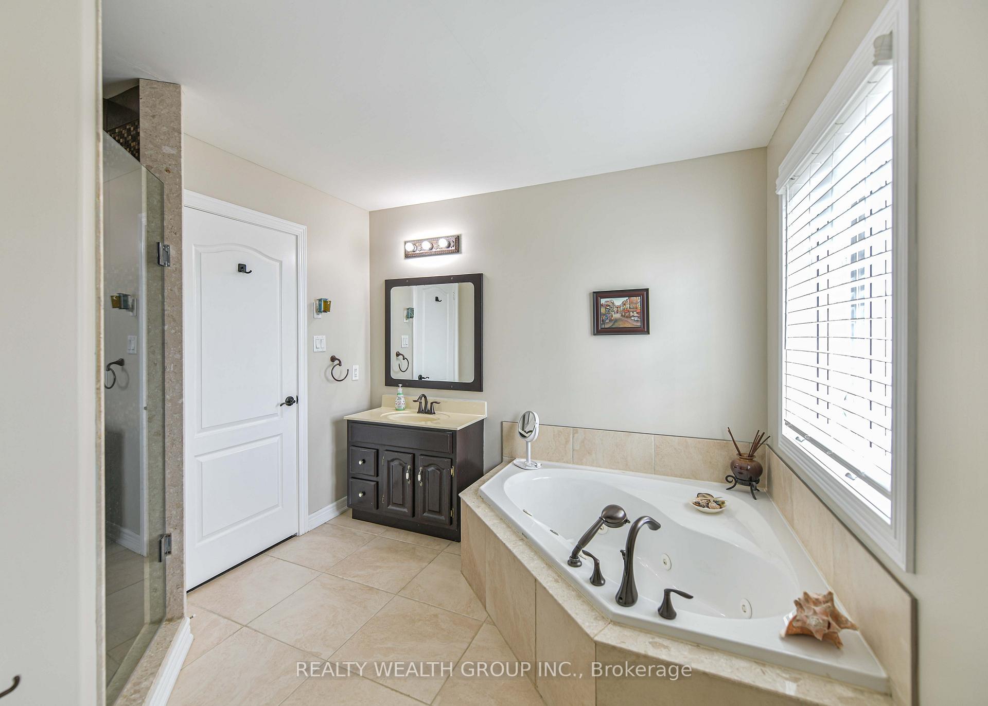 Photo 37 of 1050 Gardner Place, Innisfil, Gilford — HOMEH