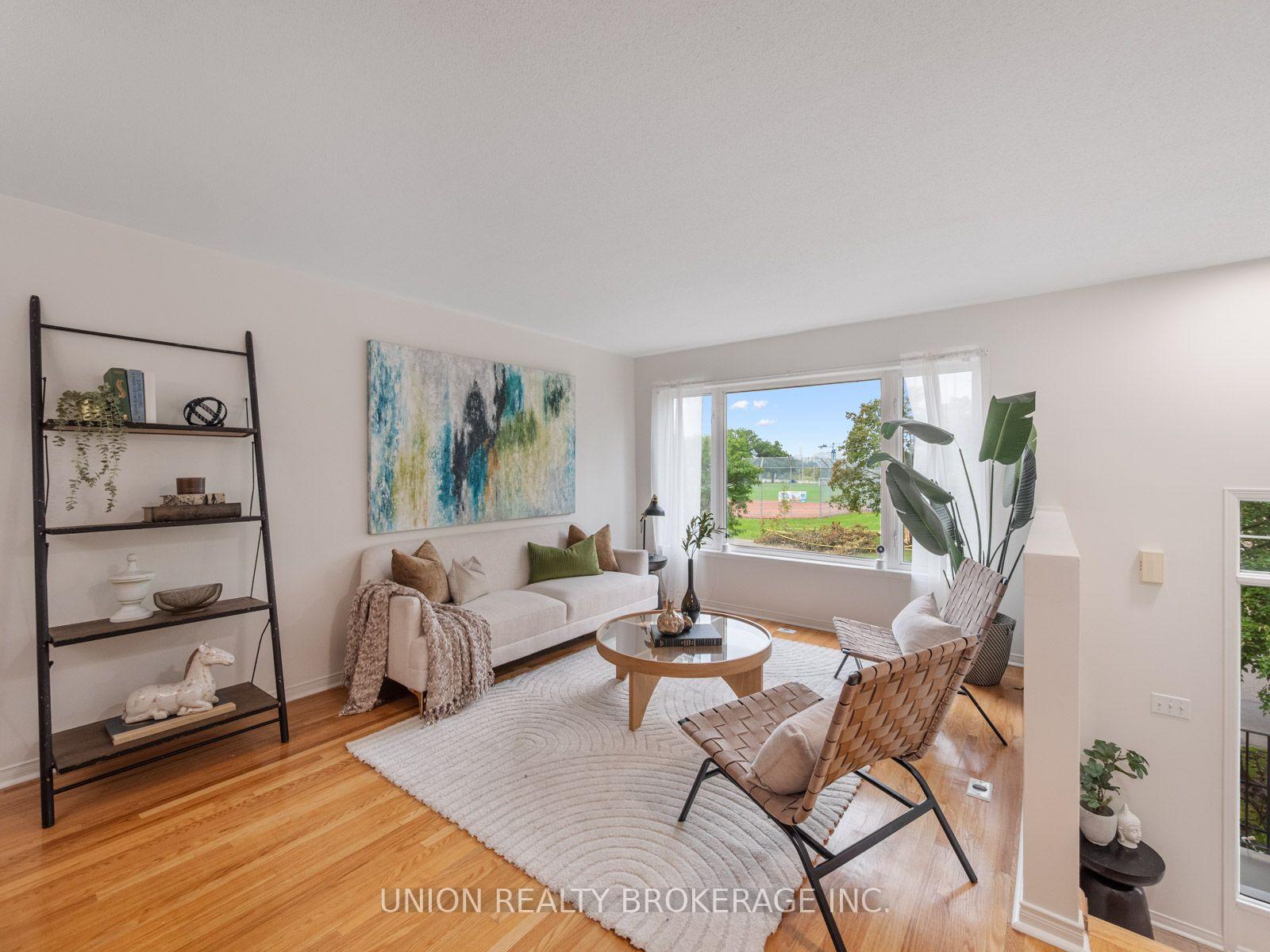 Photo 5 of Unit 12, 4E Leaside Park Drive, Toronto, Thorncliffe Park — HOMEH