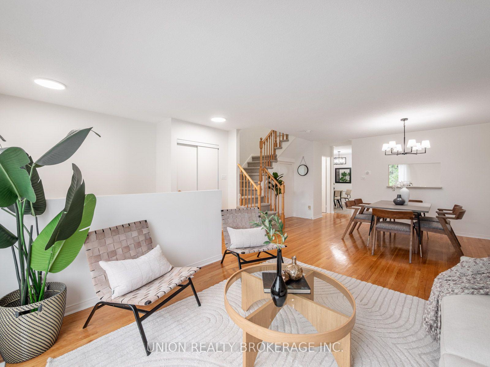 Photo 6 of Unit 12, 4E Leaside Park Drive, Toronto, Thorncliffe Park — HOMEH
