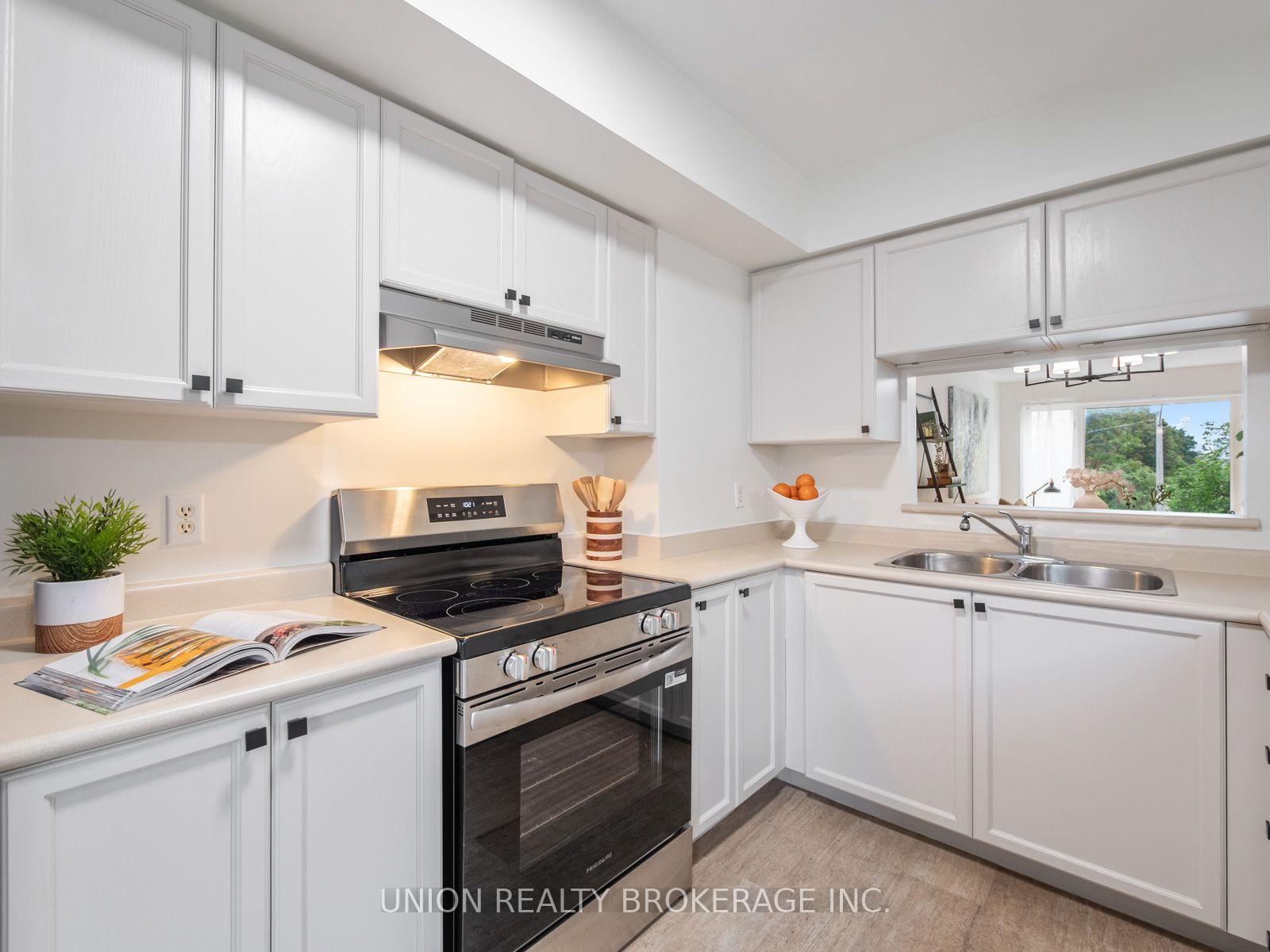 Photo 12 of Unit 12, 4E Leaside Park Drive, Toronto, Thorncliffe Park — HOMEH