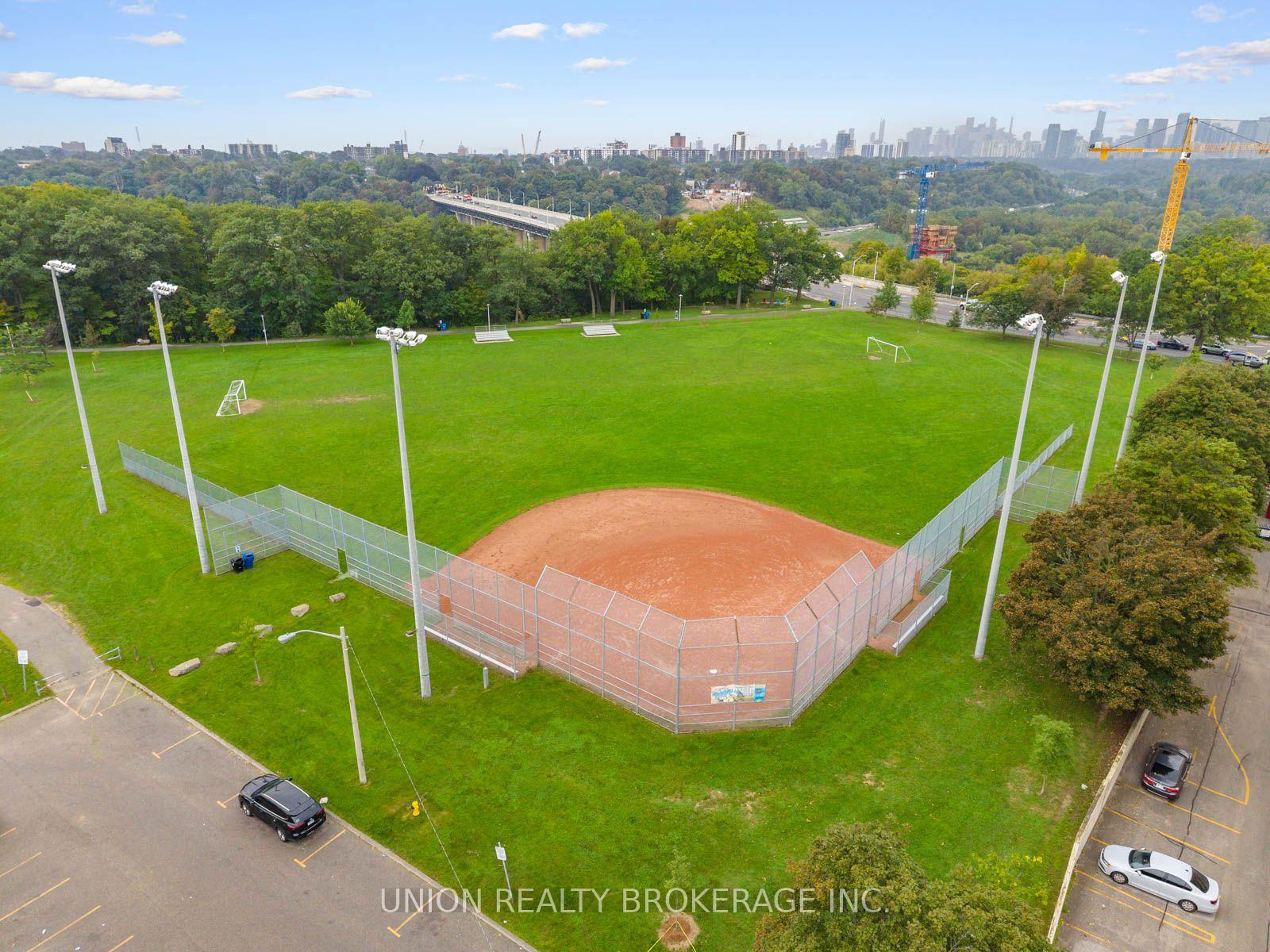 Photo 43 of Unit 12, 4E Leaside Park Drive, Toronto, Thorncliffe Park — HOMEH