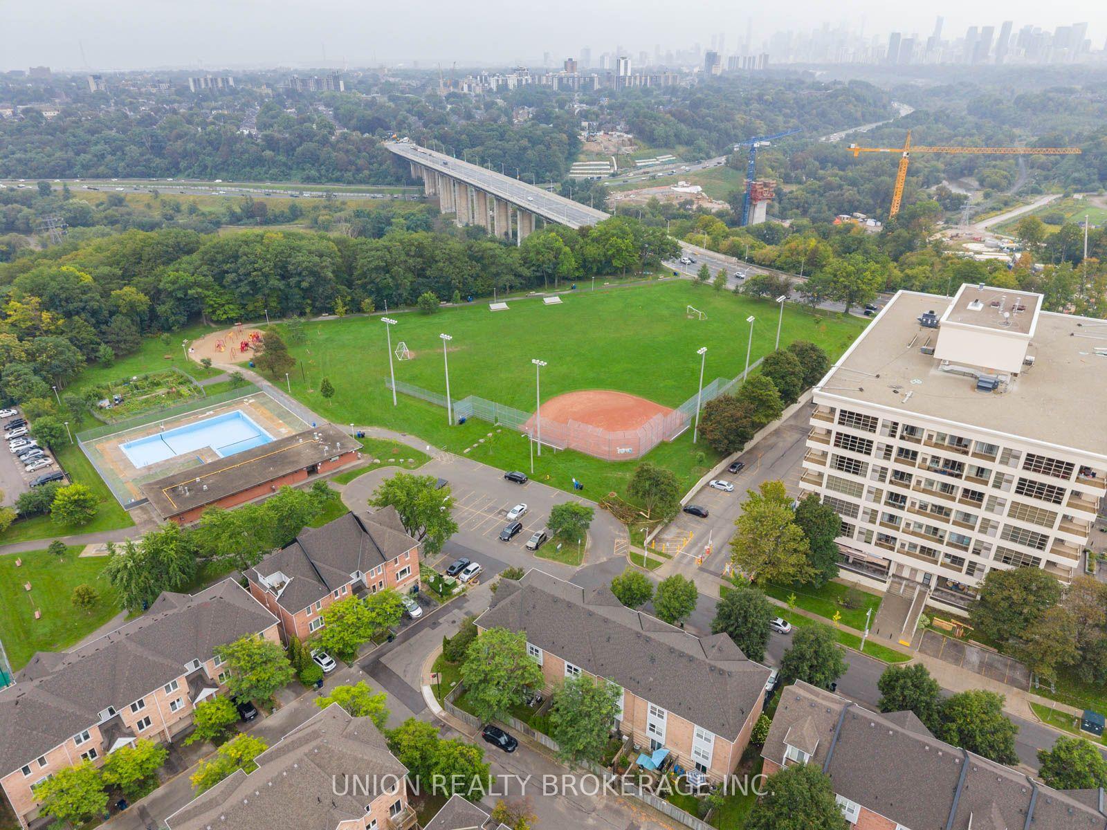 Photo 45 of Unit 12, 4E Leaside Park Drive, Toronto, Thorncliffe Park — HOMEH