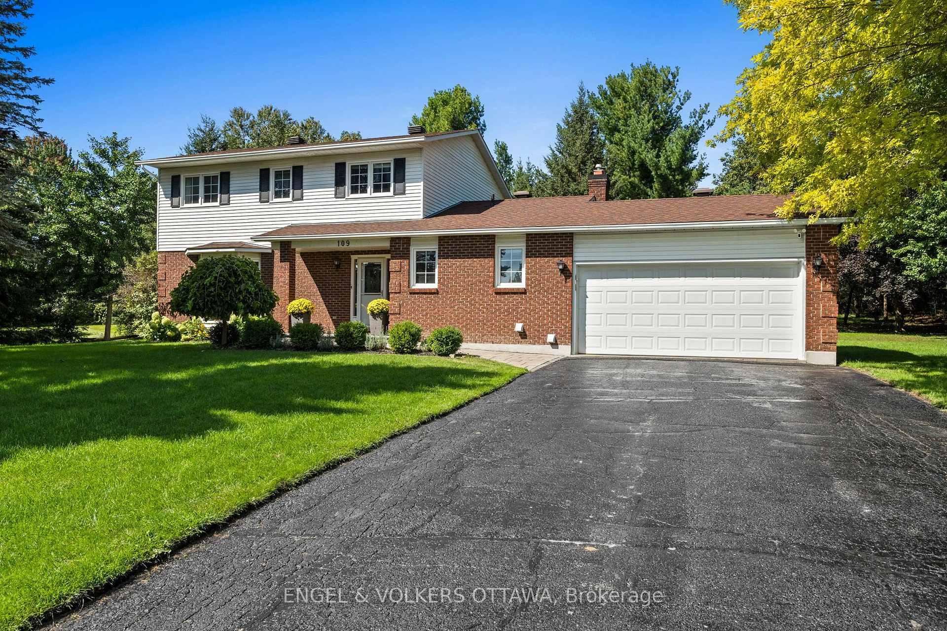 Photo 3 of 109 Inniskillin Drive, Ottawa, Carp — HOMEH