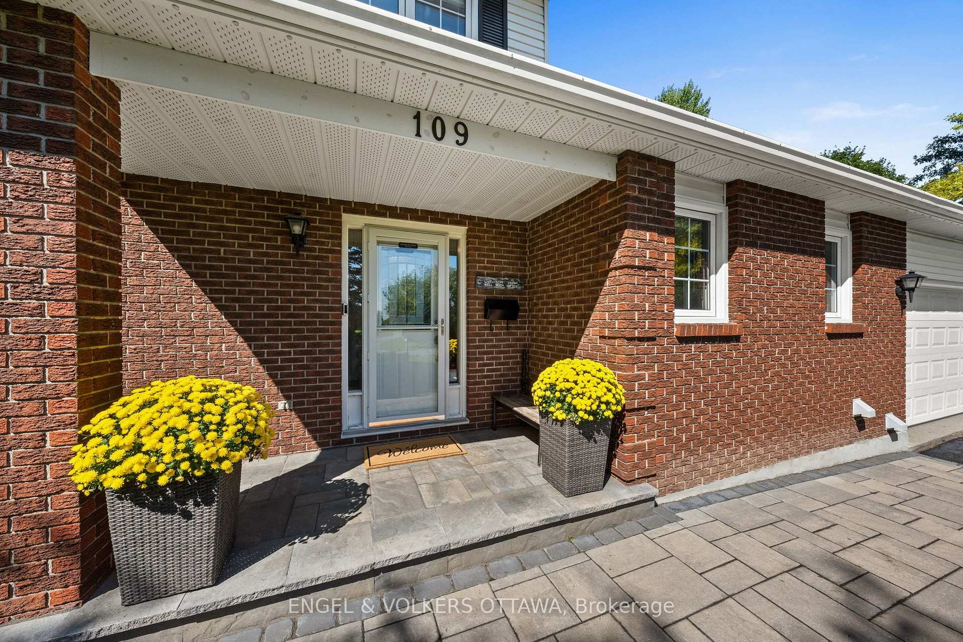 Photo 4 of 109 Inniskillin Drive, Ottawa, Carp — HOMEH
