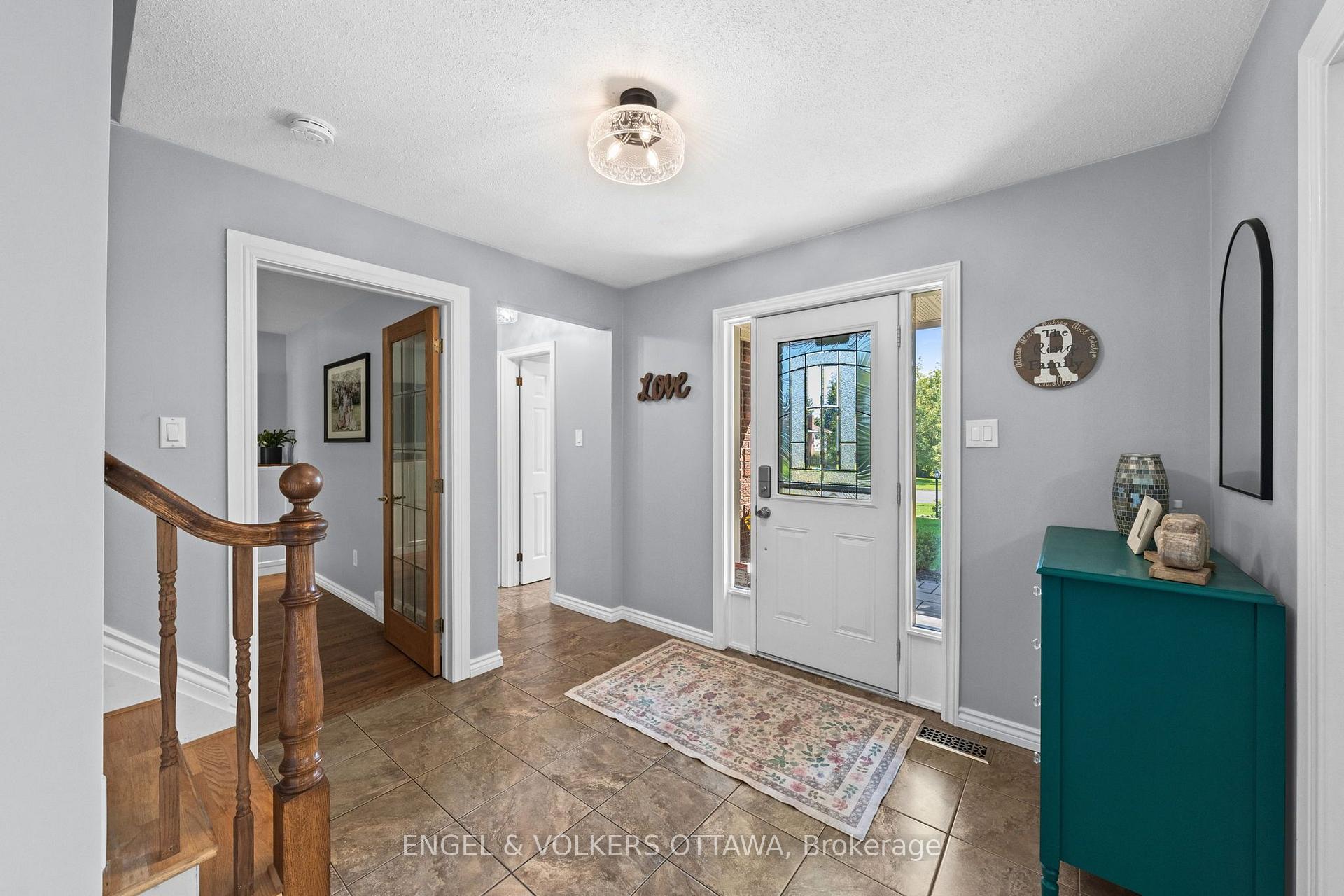Photo 5 of 109 Inniskillin Drive, Ottawa, Carp — HOMEH