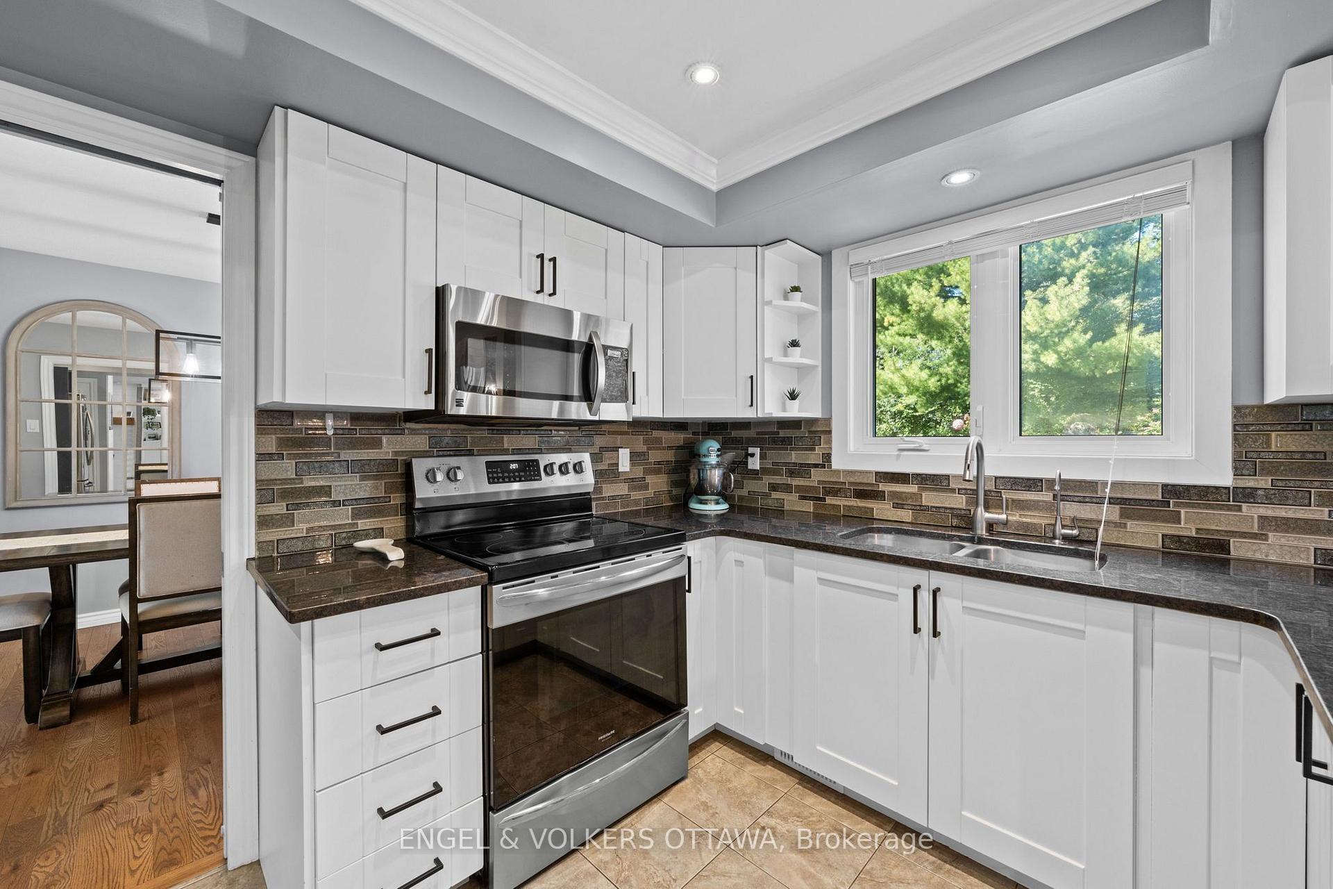 Photo 11 of 109 Inniskillin Drive, Ottawa, Carp — HOMEH