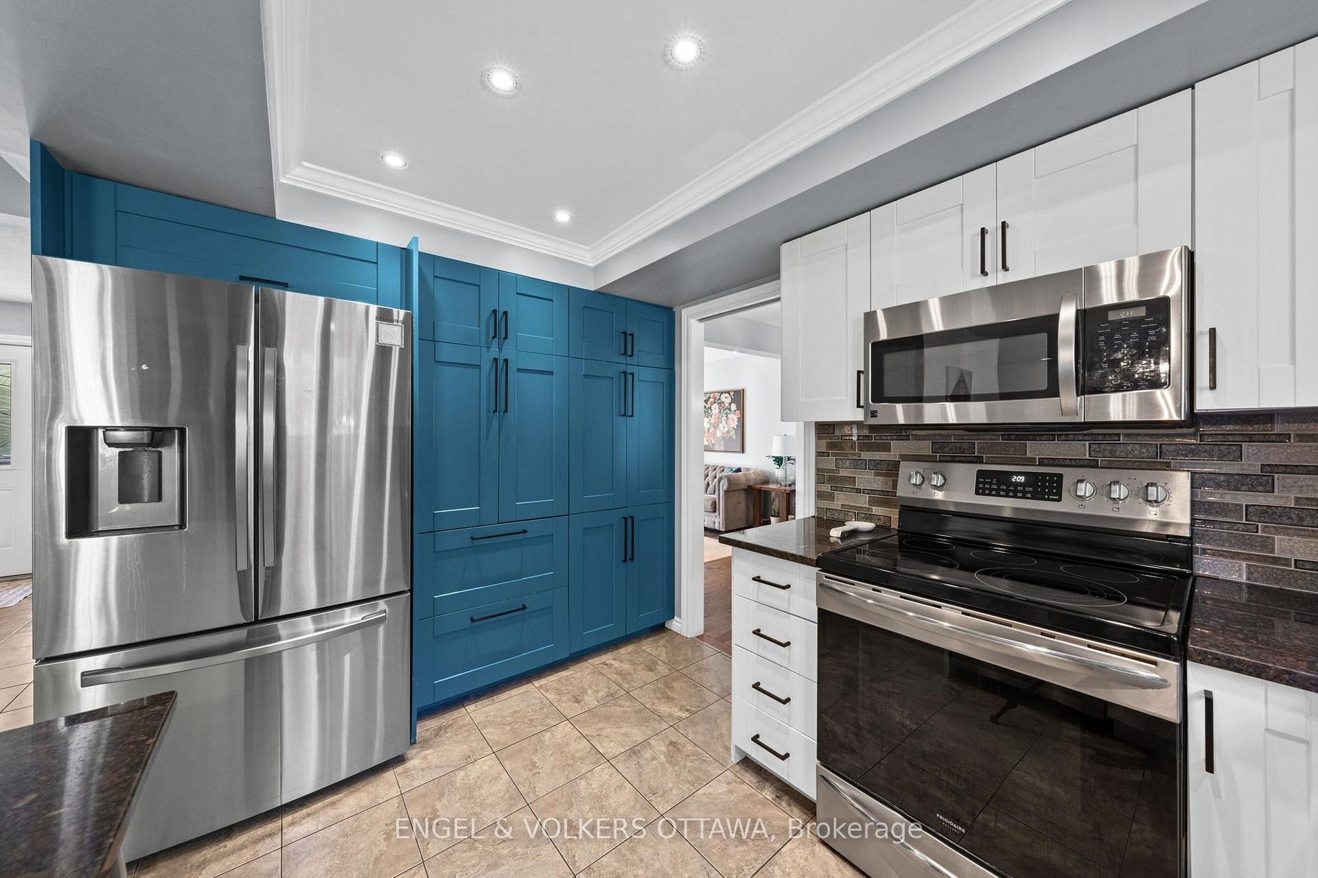 Photo 12 of 109 Inniskillin Drive, Ottawa, Carp — HOMEH