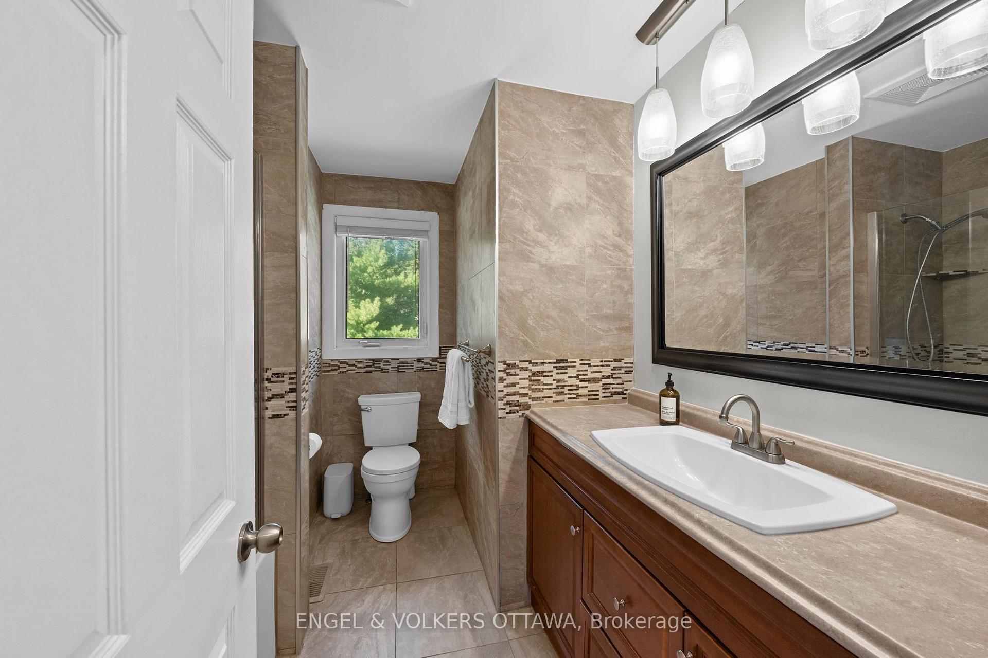 Photo 24 of 109 Inniskillin Drive, Ottawa, Carp — HOMEH