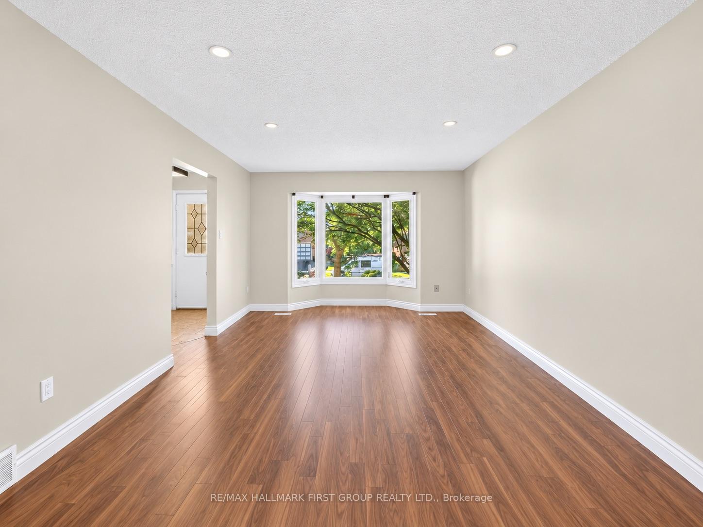 Photo 7 of 174 Highview Avenue E, London, South P — HOMEH