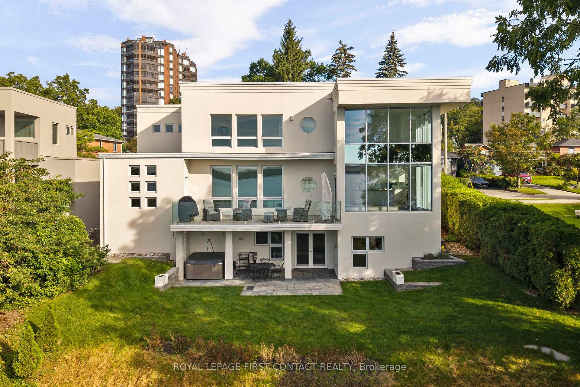 Photo 4 of 51 Kempenfelt Drive, Barrie, North Shore — HOMEH