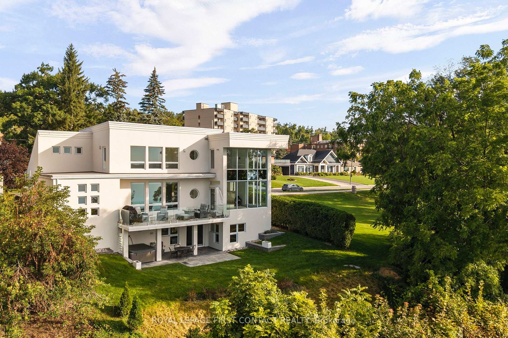 Photo 6 of 51 Kempenfelt Drive, Barrie, North Shore — HOMEH