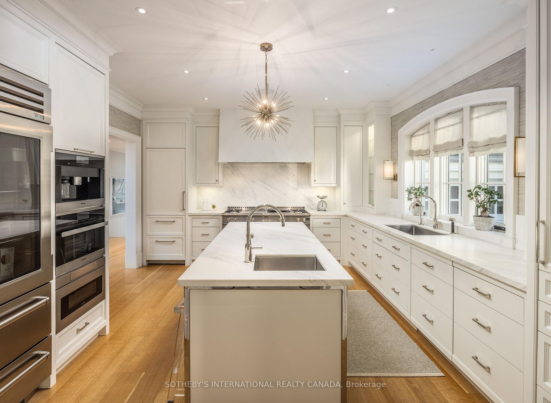 Photo 10 of 266 Douglas Drive, Toronto, Rosedale-Moore Park — HOMEH