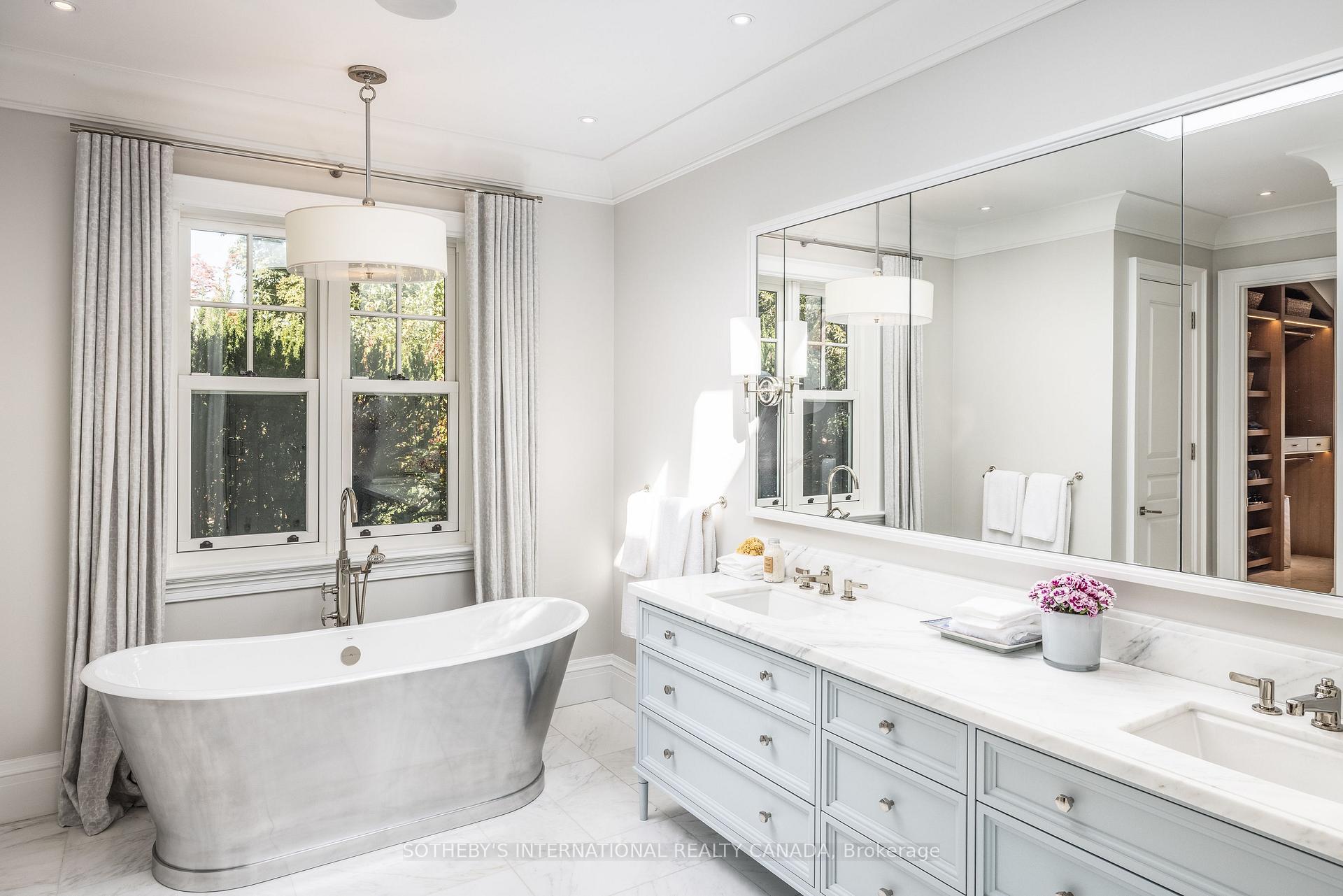Photo 20 of 266 Douglas Drive, Toronto, Rosedale-Moore Park — HOMEH