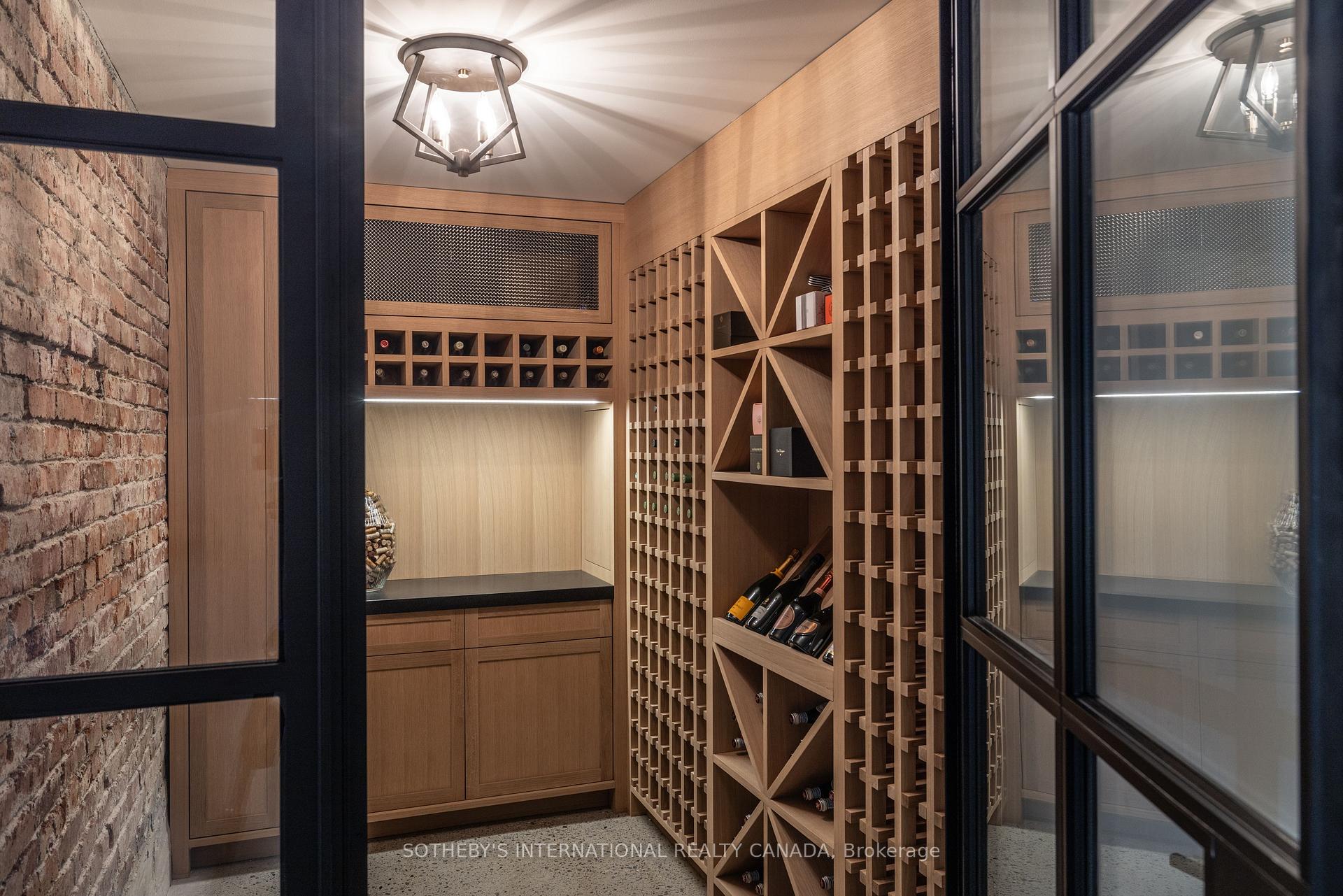 Photo 26 of 266 Douglas Drive, Toronto, Rosedale-Moore Park — HOMEH