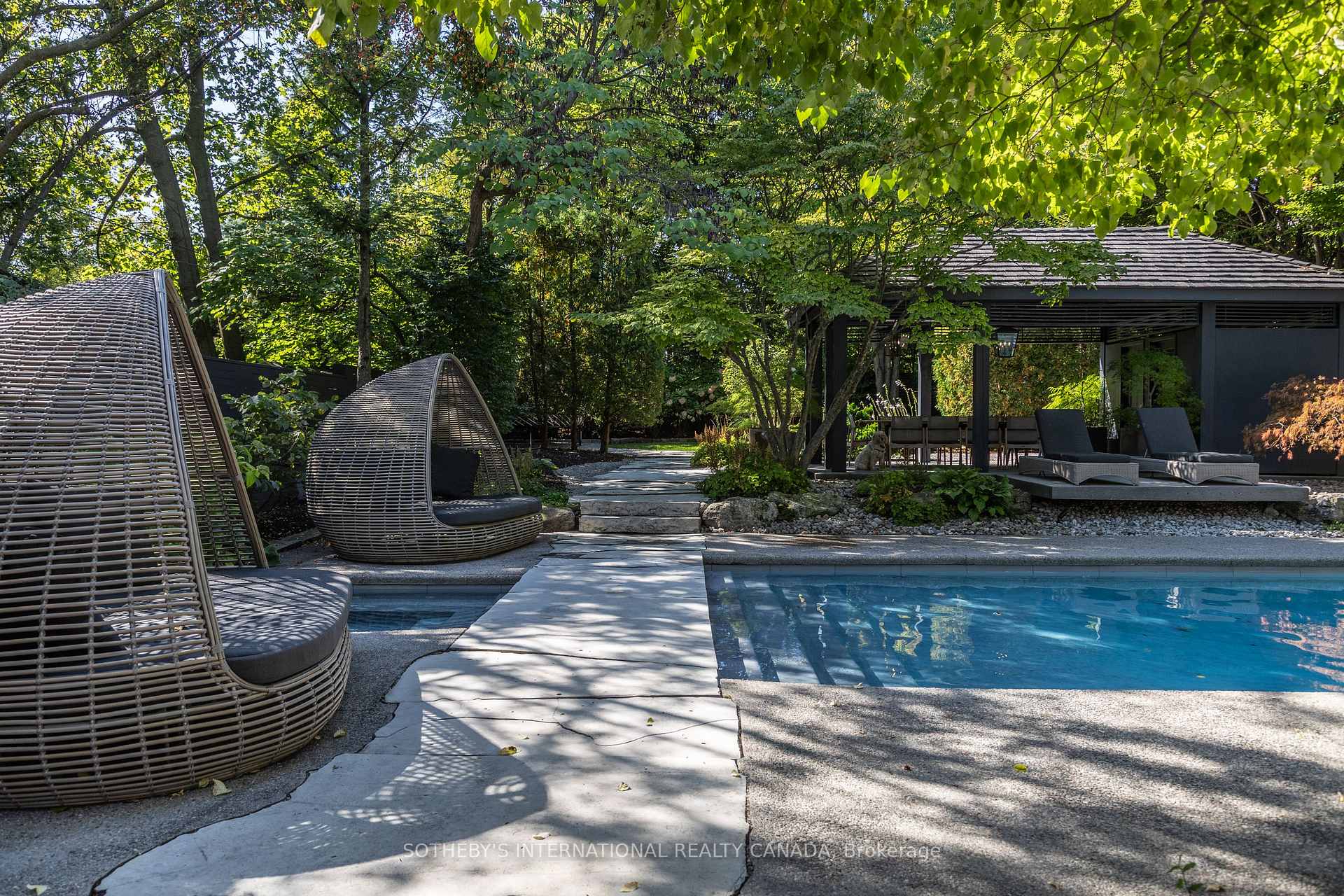 Photo 31 of 266 Douglas Drive, Toronto, Rosedale-Moore Park — HOMEH