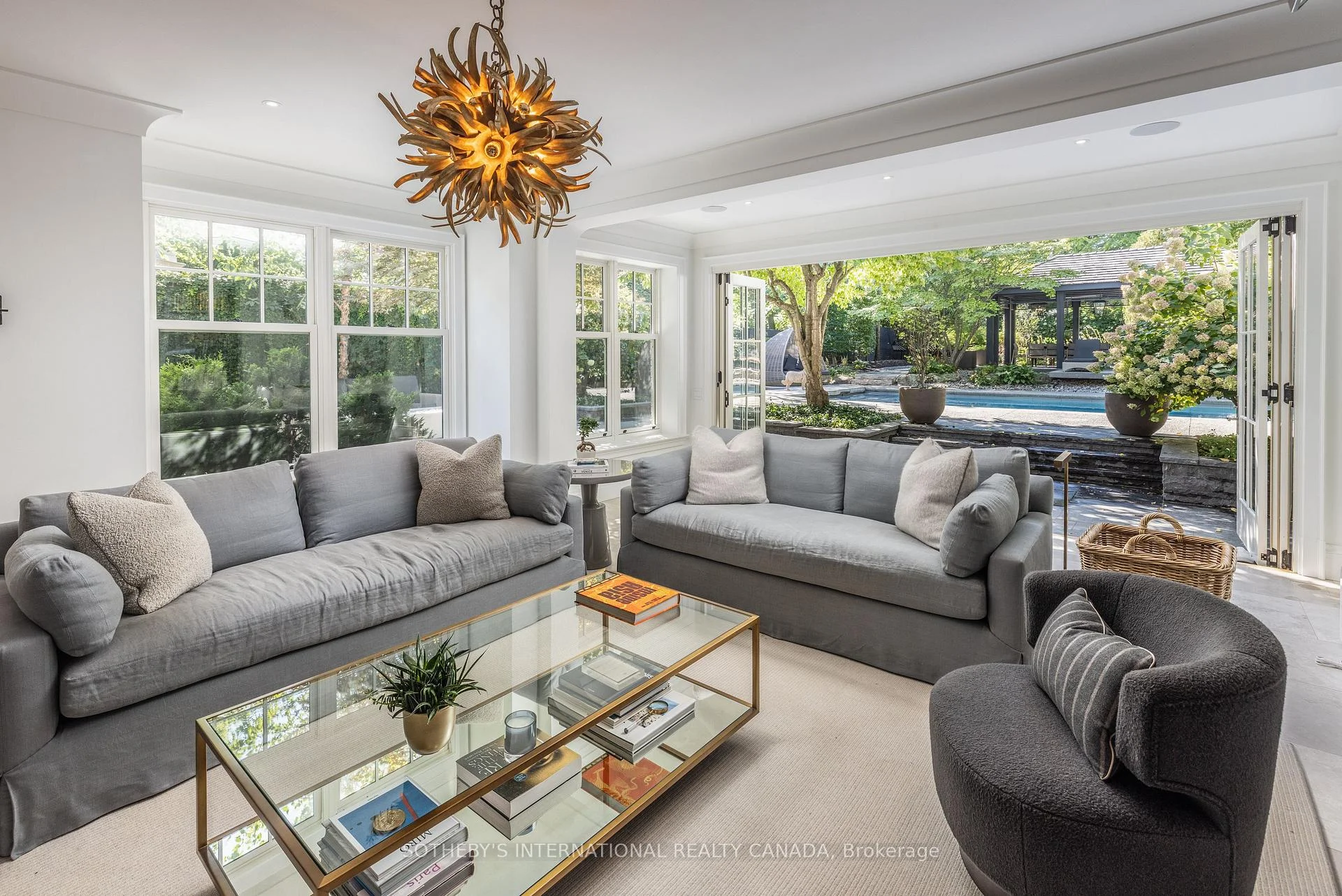 Photo 14 of 266 Douglas Drive, Toronto, Rosedale-Moore Park — HOMEH