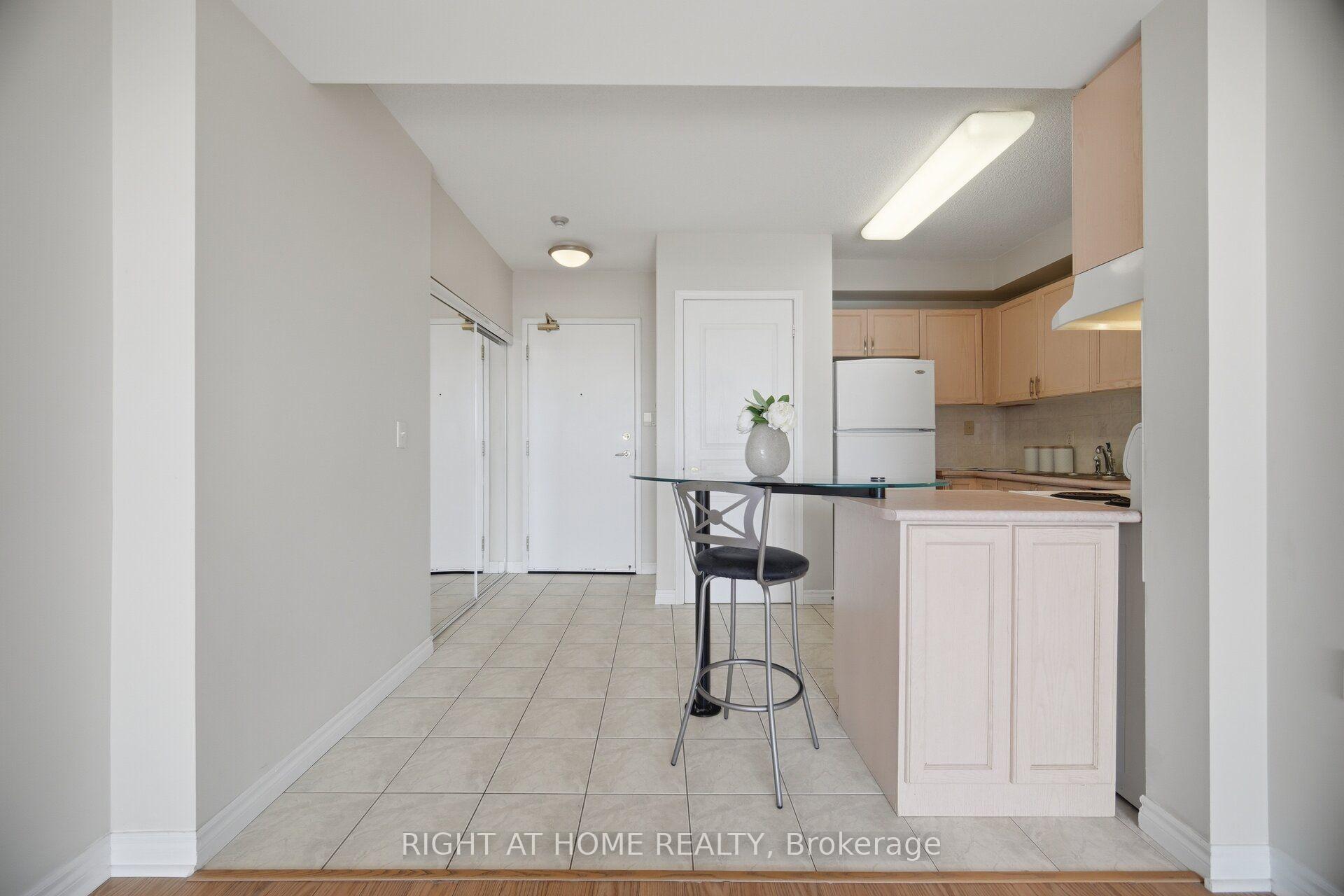 Photo 7 of Unit 1106, 200 Burnhamthorpe Road E, Mississauga, City Centre — HOMEH