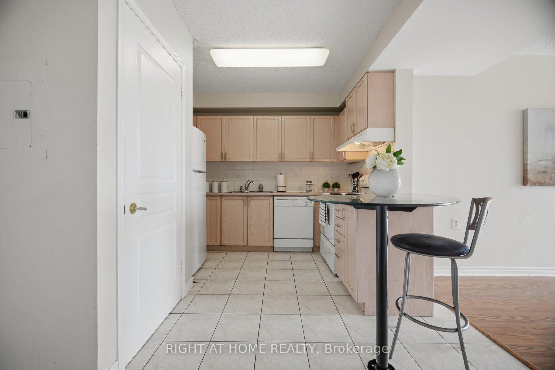 Photo 8 of Unit 1106, 200 Burnhamthorpe Road E, Mississauga, City Centre — HOMEH